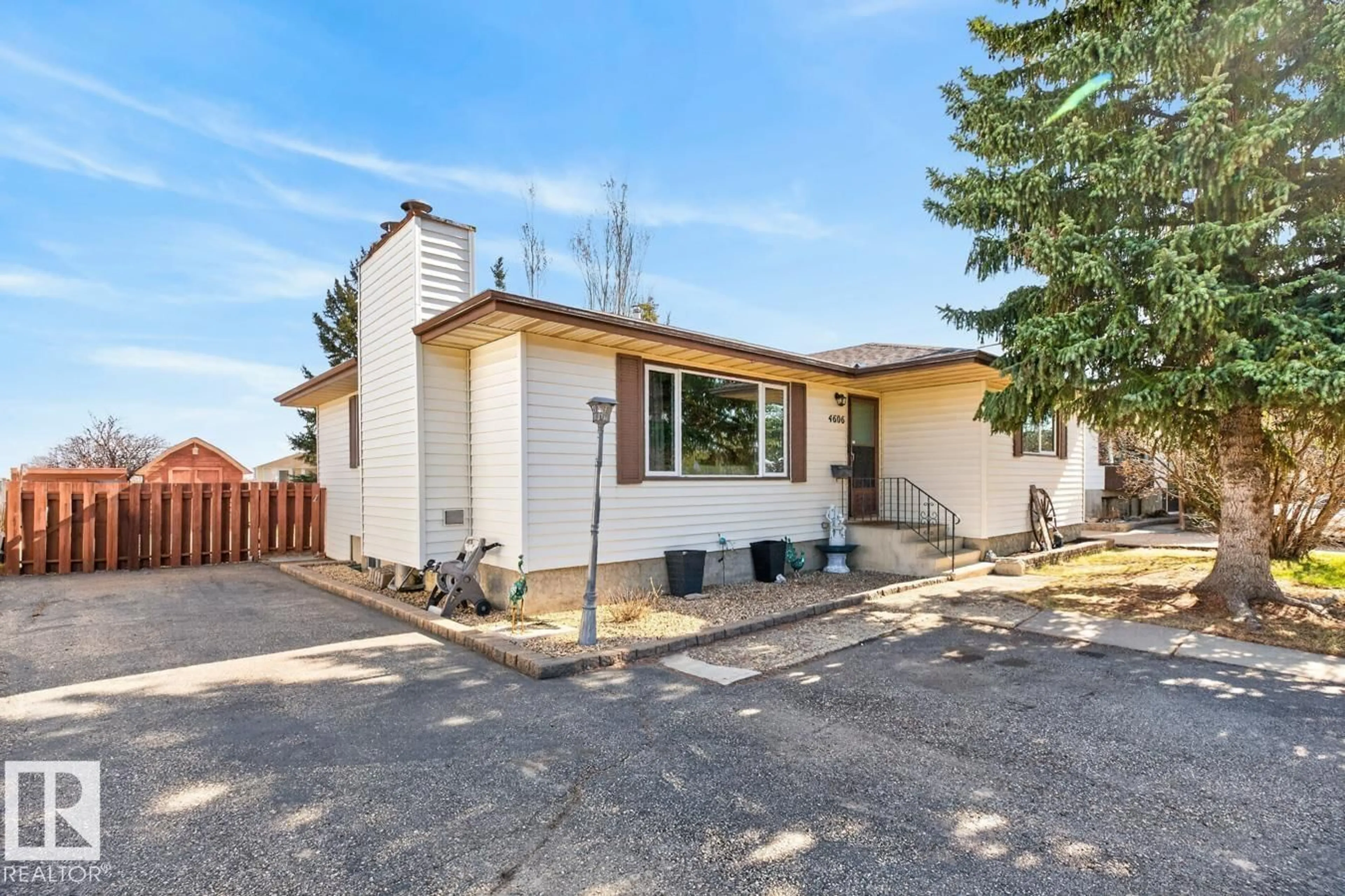 Home with vinyl exterior material, street for 4606 55 AV, Bruderheim Alberta T0B0S0