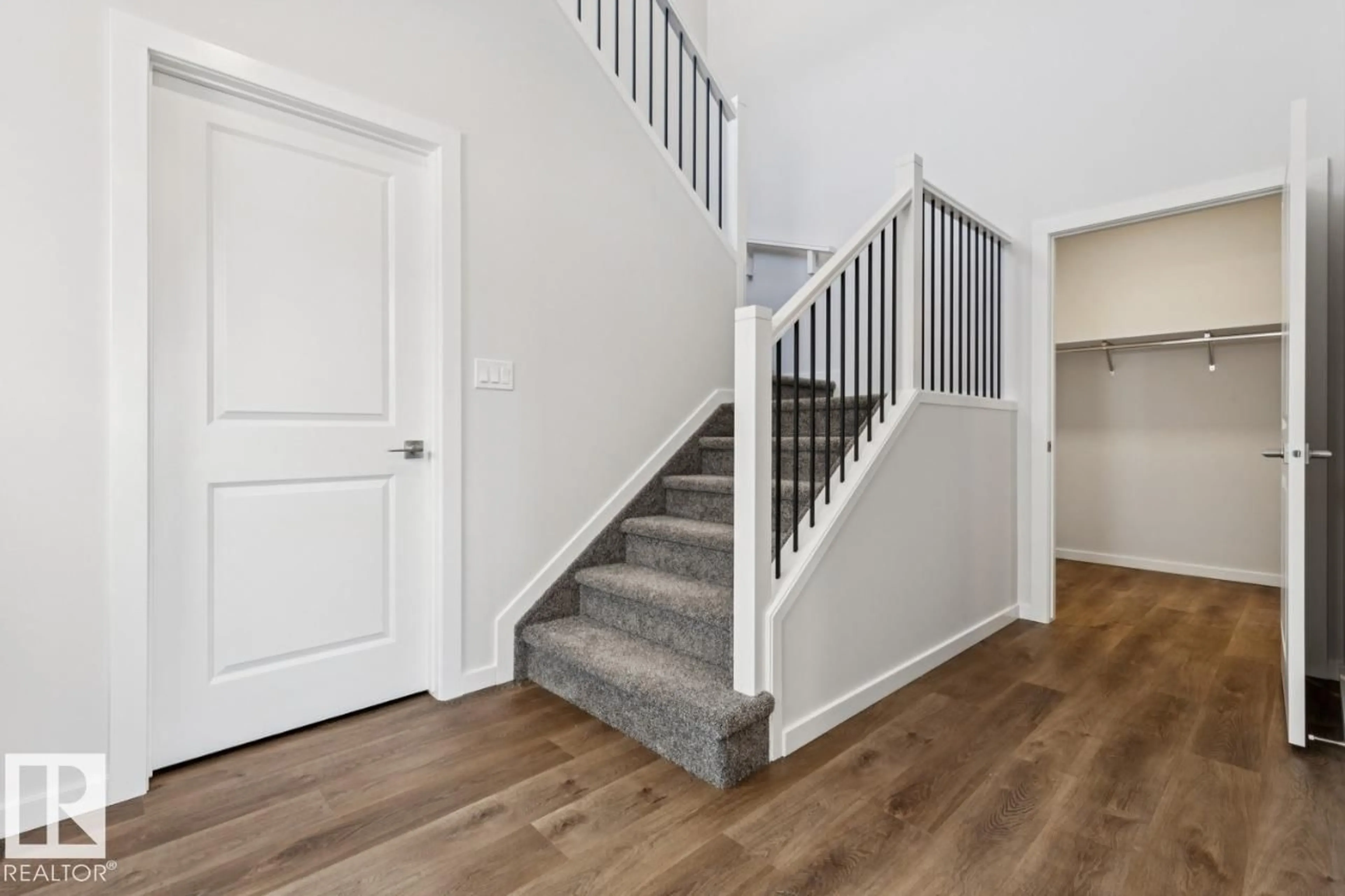 Stairs for 50 GAMBEL LO, Spruce Grove Alberta T7X0C9