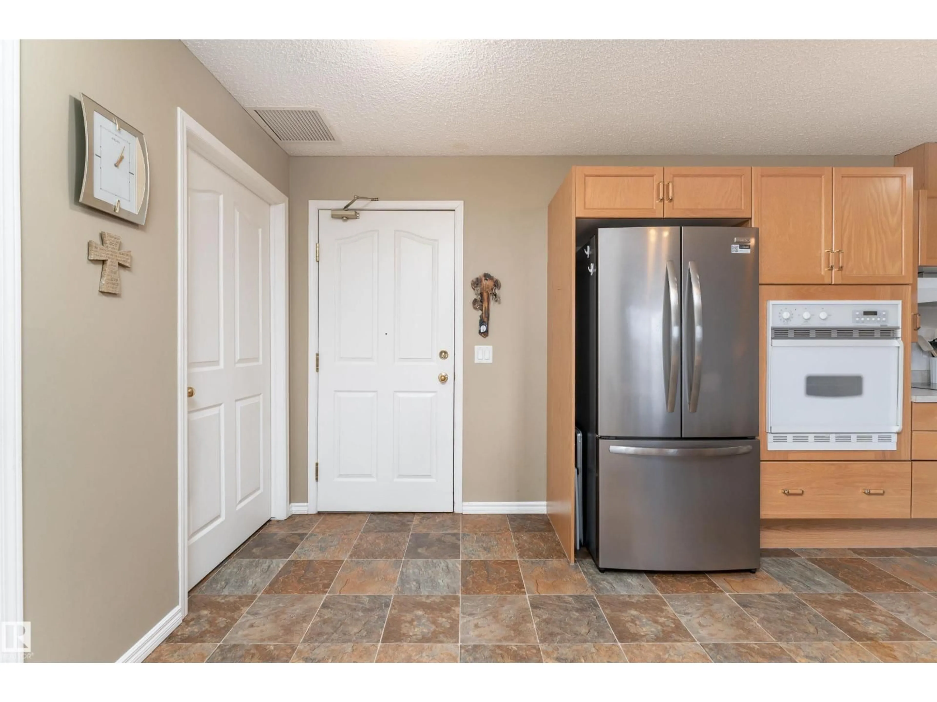 Indoor entryway for #221 - 16303 95 ST, Edmonton Alberta T5Z3V1