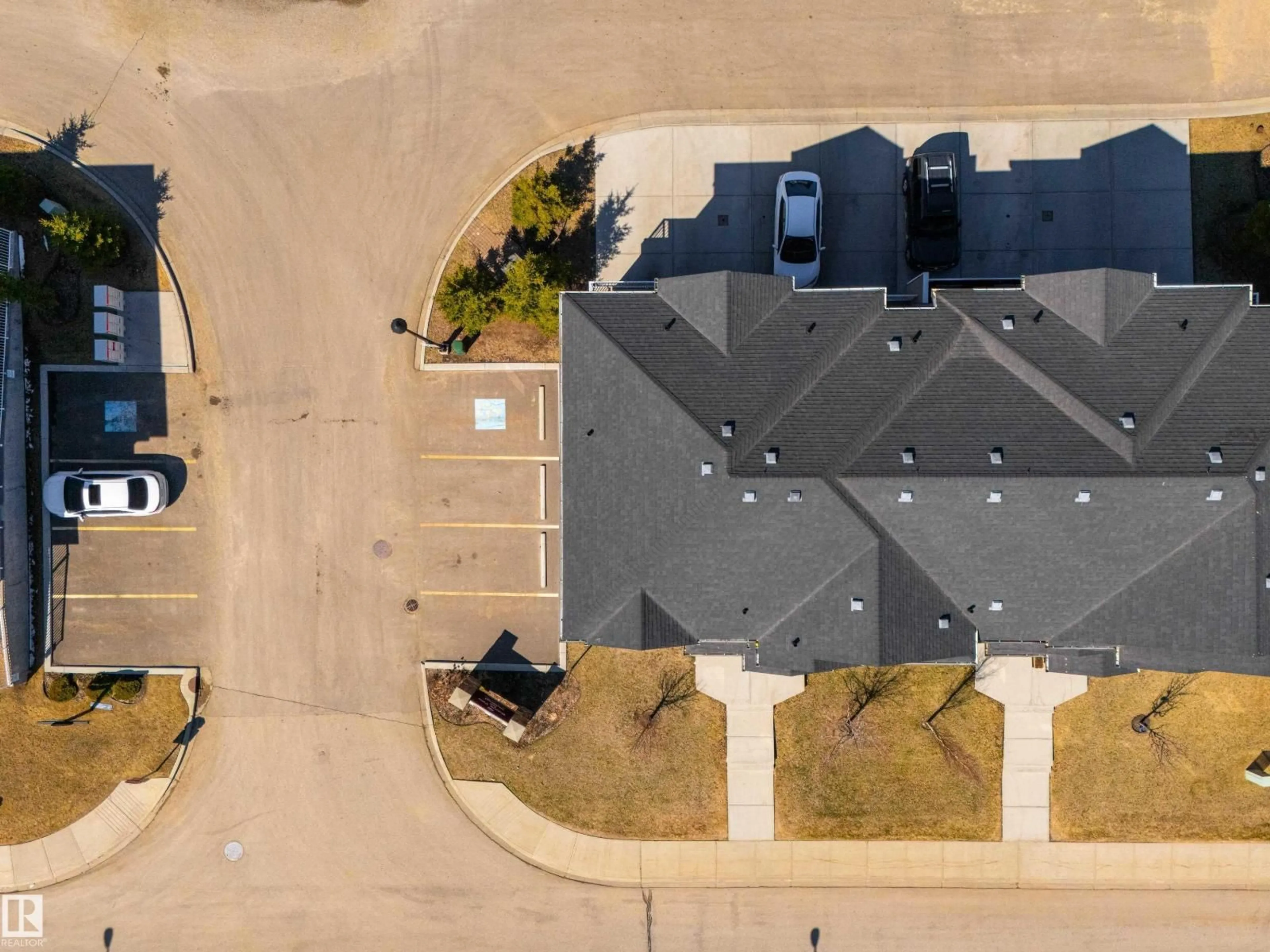 A pic from outside/outdoor area/front of a property/back of a property/a pic from drone, street for 69 20 AUGUSTINE CR, Sherwood Park Alberta T8H0Z8