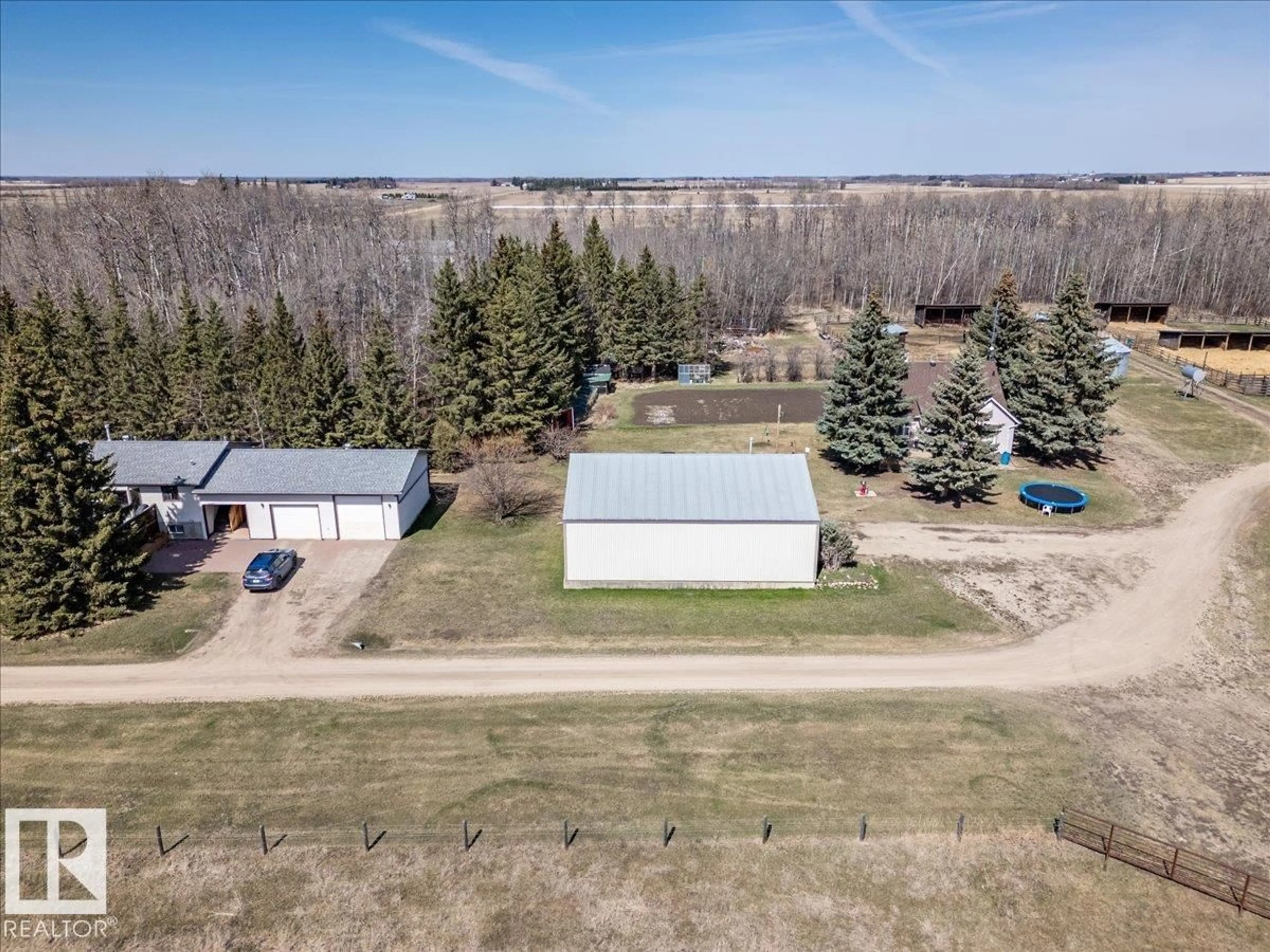 A pic from outside/outdoor area/front of a property/back of a property/a pic from drone, unknown for 49059 RGE ROAD 265, Rural Leduc County Alberta T0C0V0