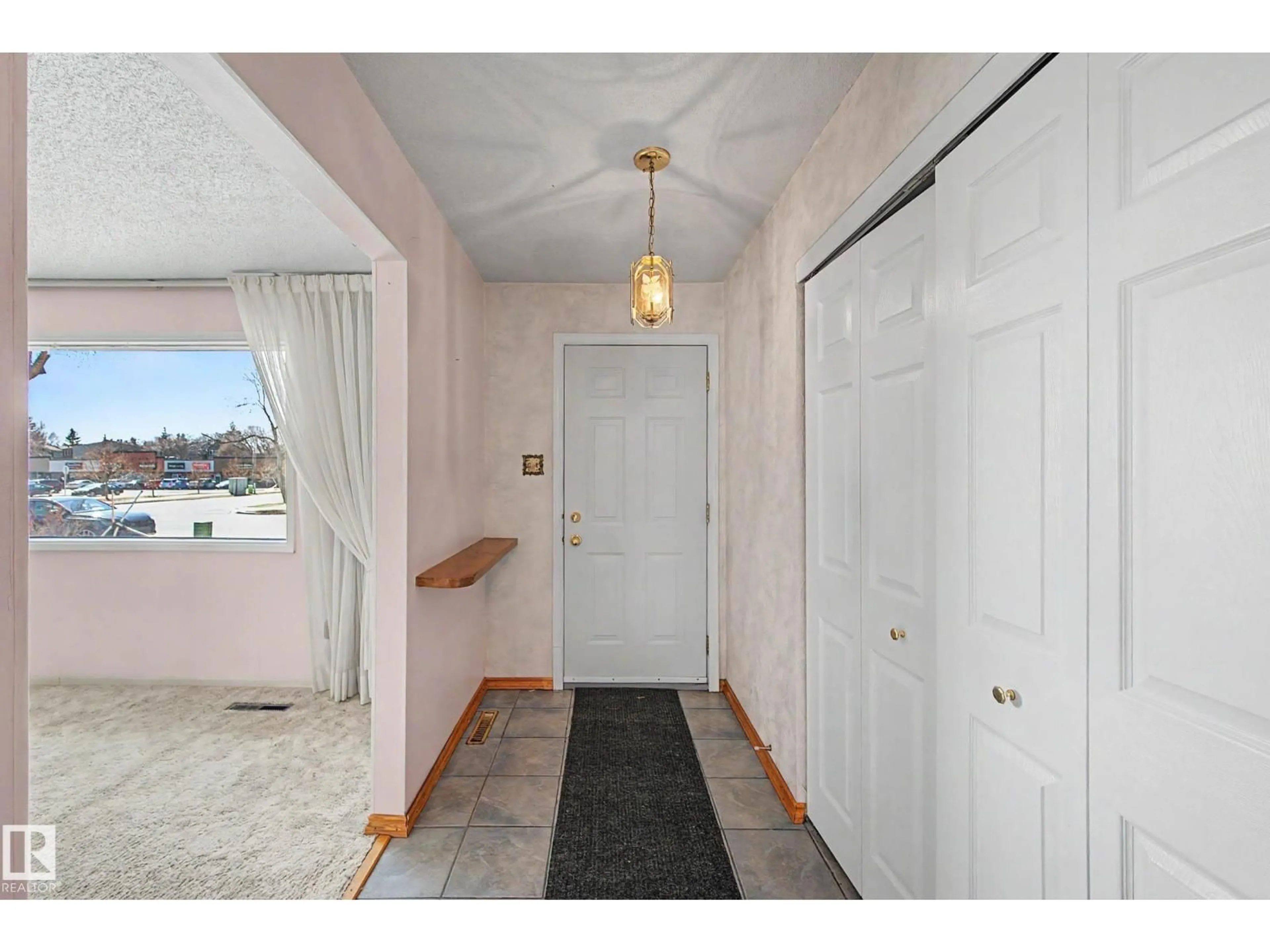 Indoor entryway for 7711 156 ST, Edmonton Alberta T5R1X6