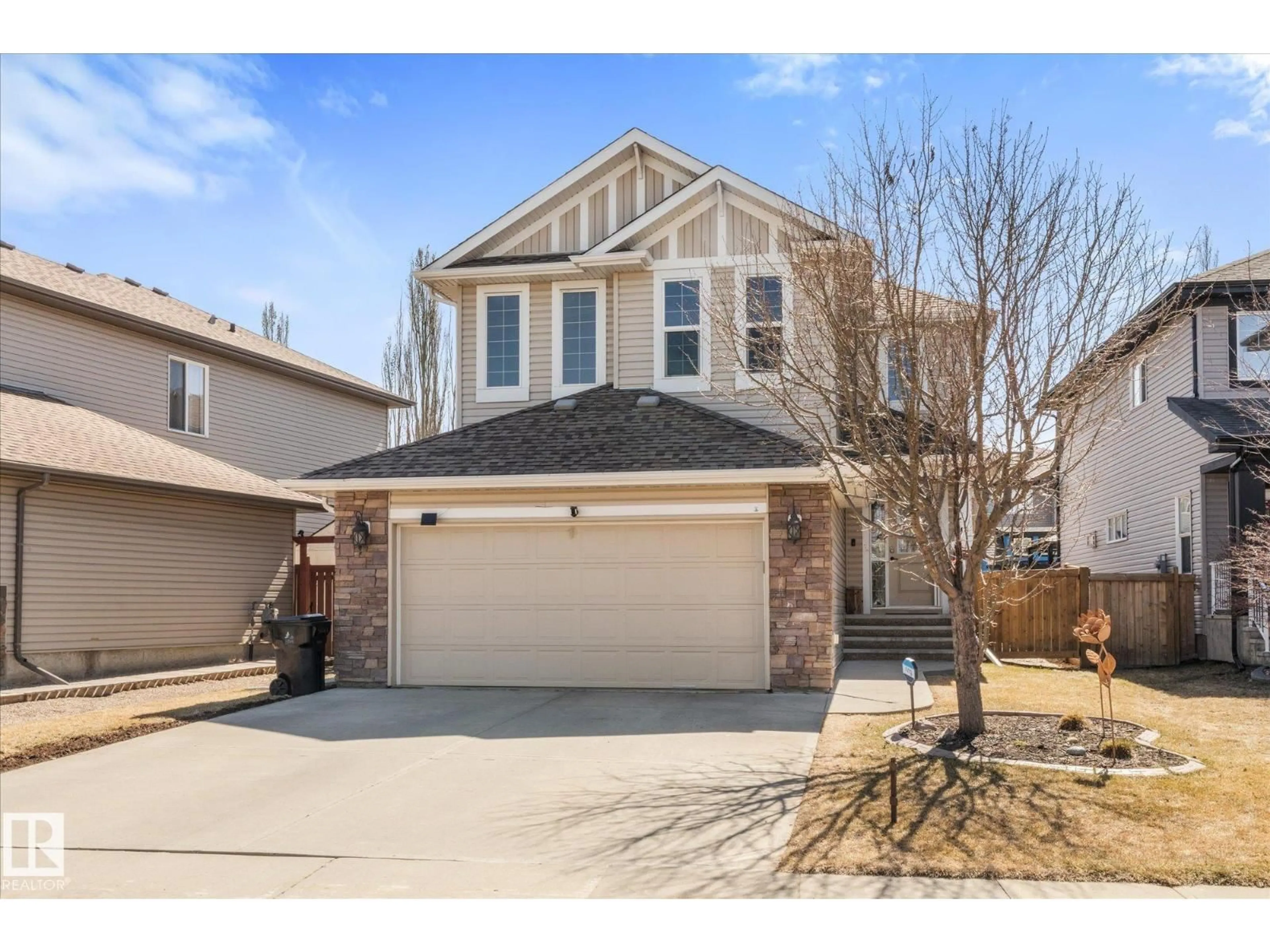 Home with vinyl exterior material, street for 41 HERON CRESCENT, Spruce Grove Alberta T7X0G1