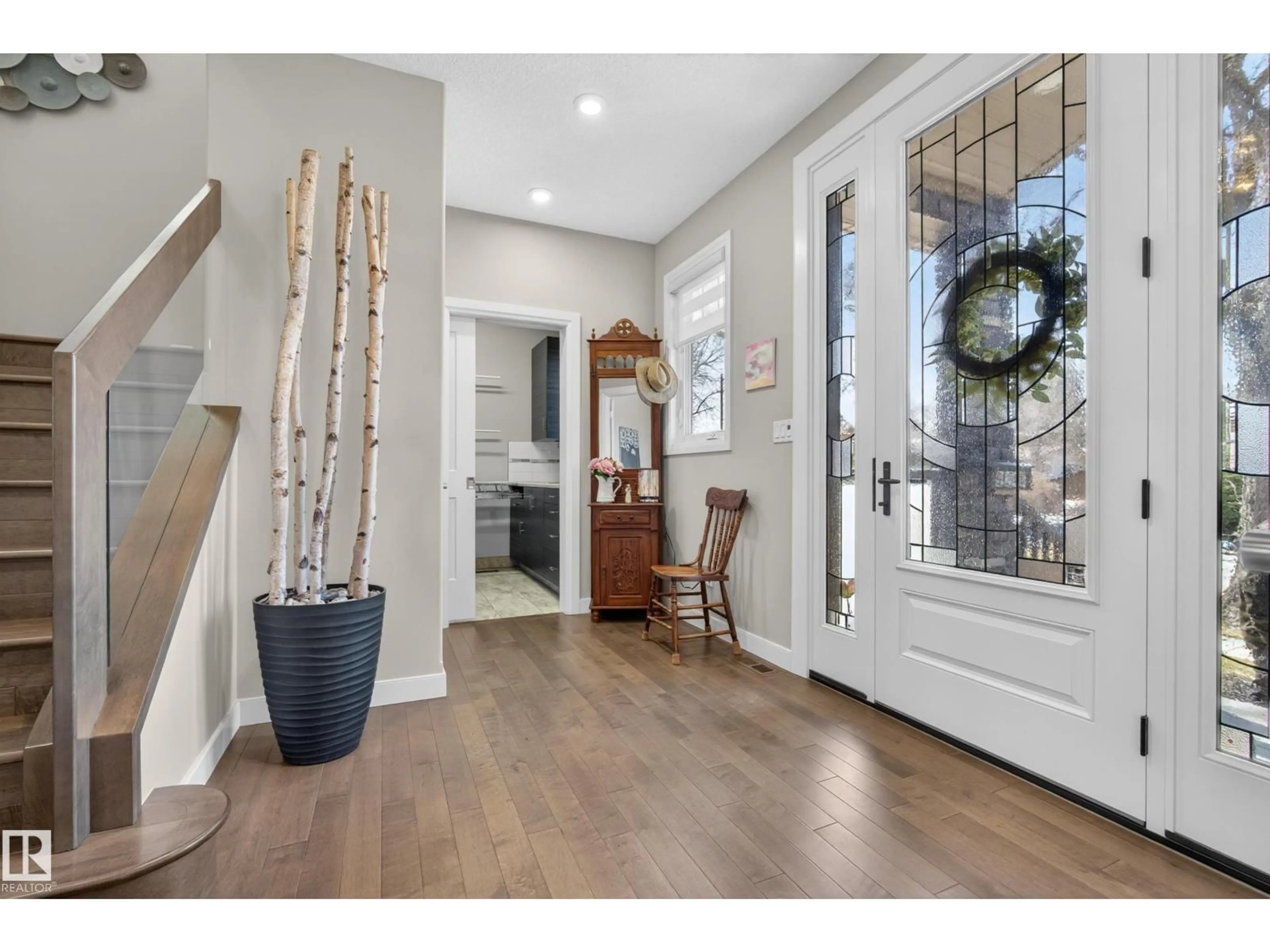 Indoor entryway for 9245 87 ST, Edmonton Alberta T6C3H7