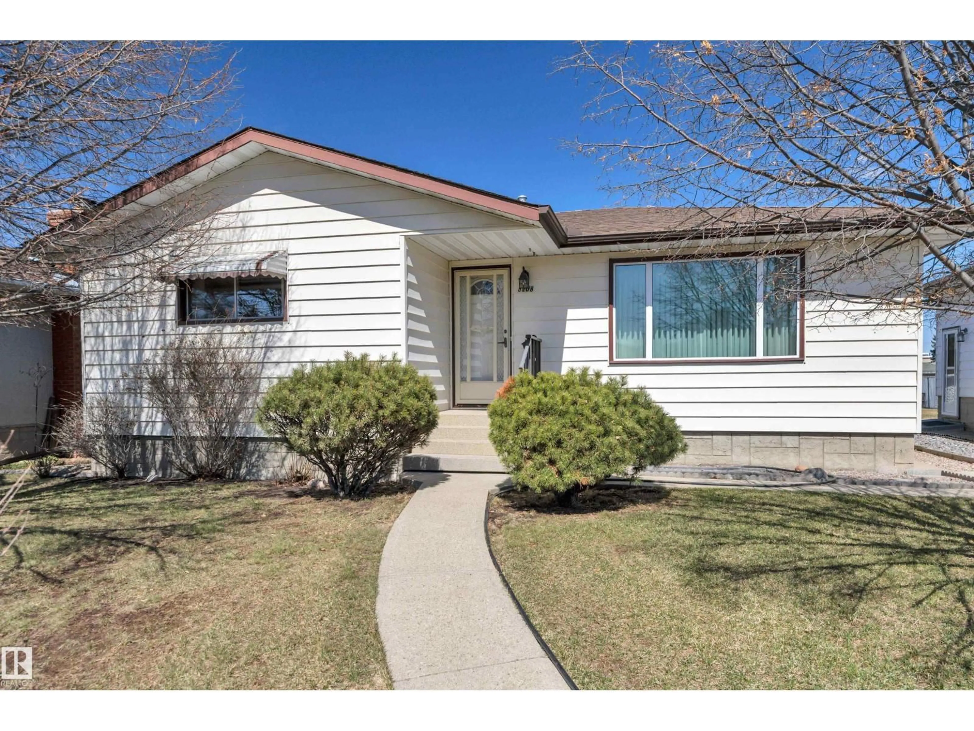 Home with vinyl exterior material, street for 6208 94A AV, Edmonton Alberta T6B0Y8
