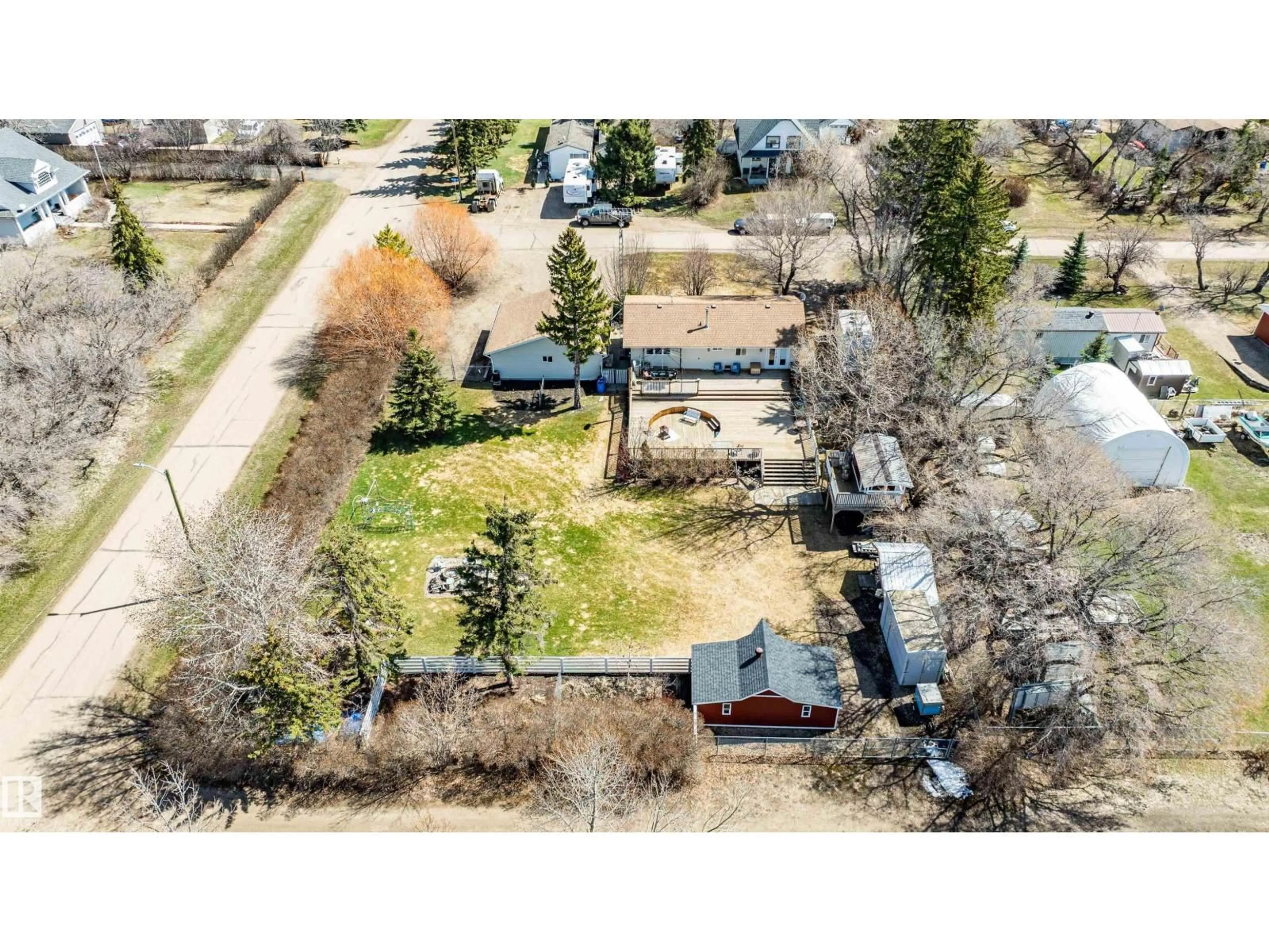 A pic from outside/outdoor area/front of a property/back of a property/a pic from drone, street for 8 MACRAE ST, Erskine Alberta T0C1G0