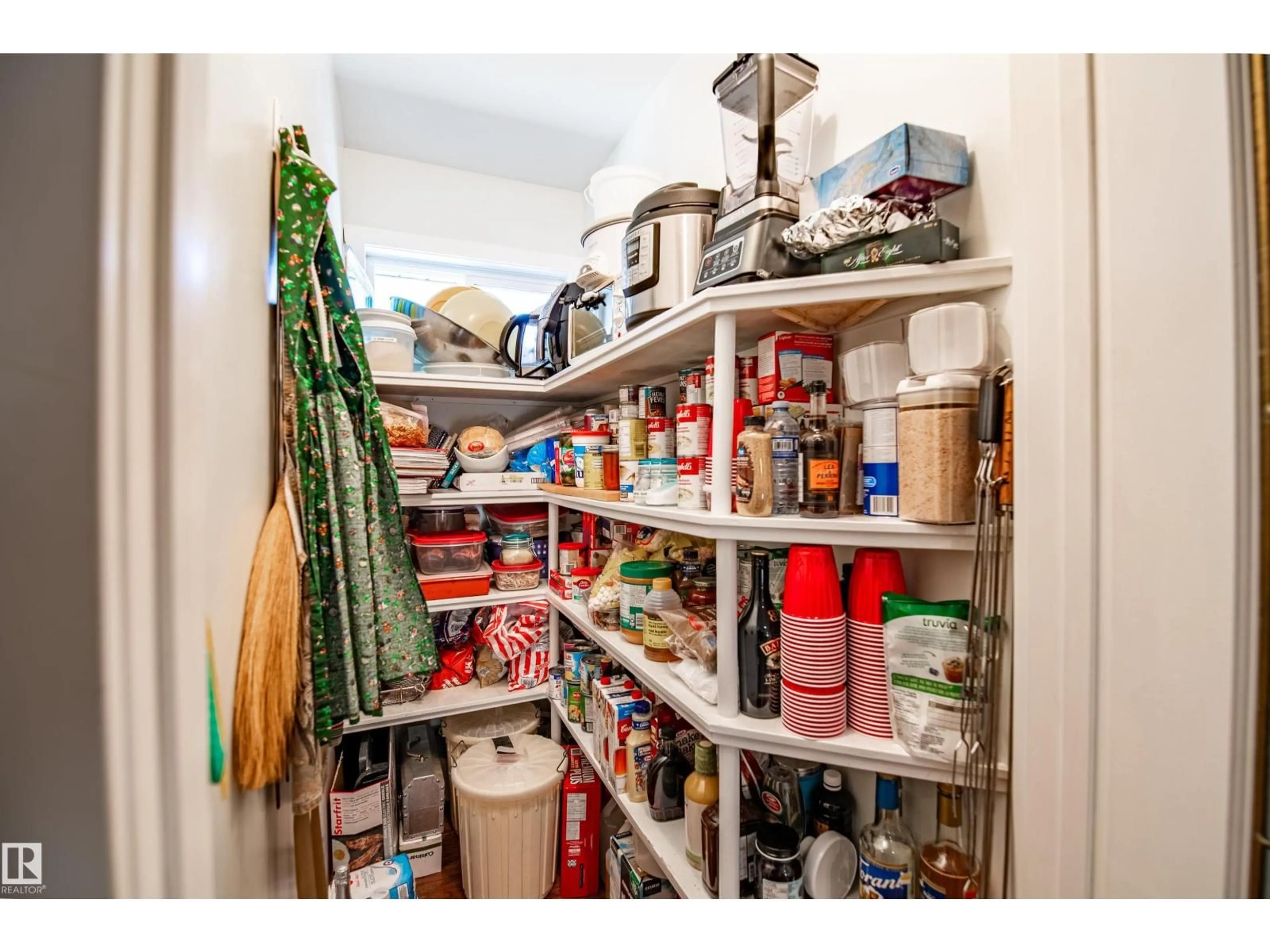 Storage room or clothes room or walk-in closet for 8 MACRAE ST, Erskine Alberta T0C1G0
