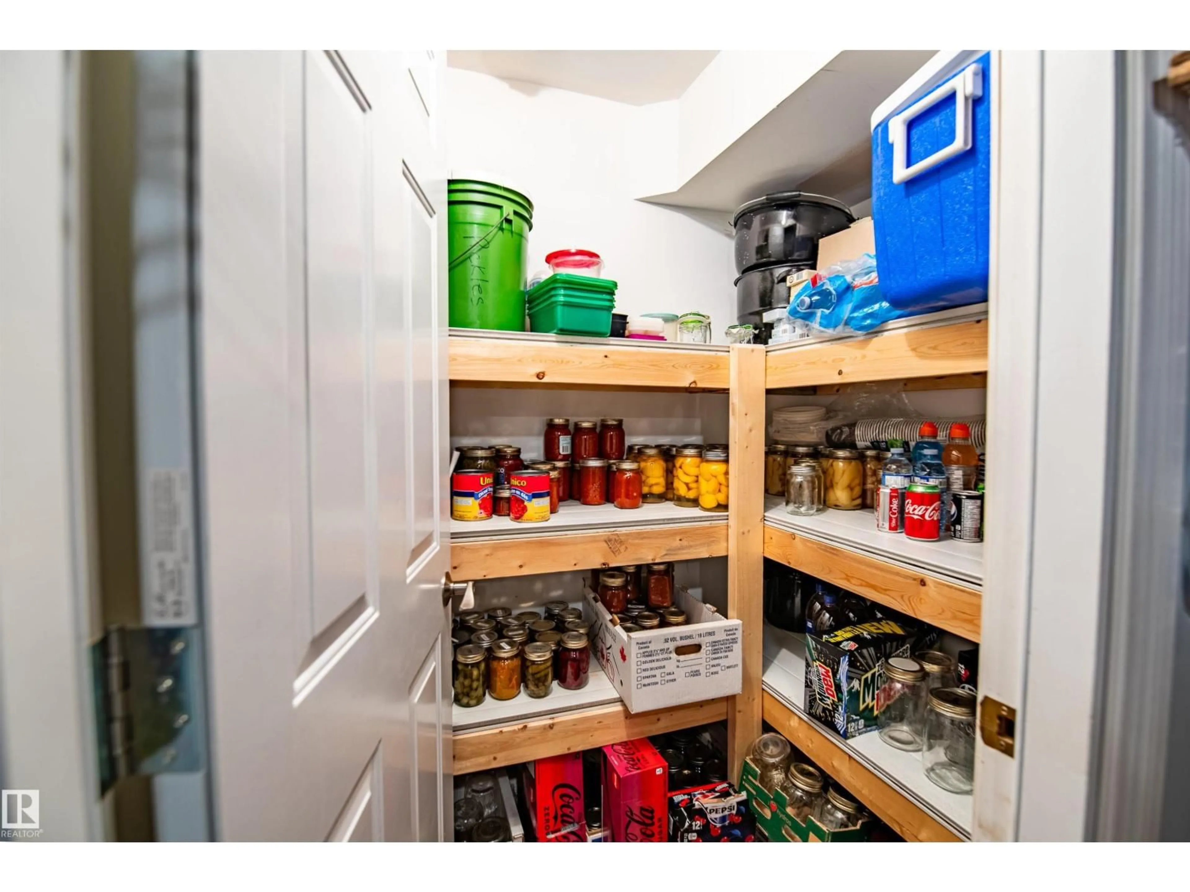 Standard kitchen, unknown for 8 MACRAE ST, Erskine Alberta T0C1G0