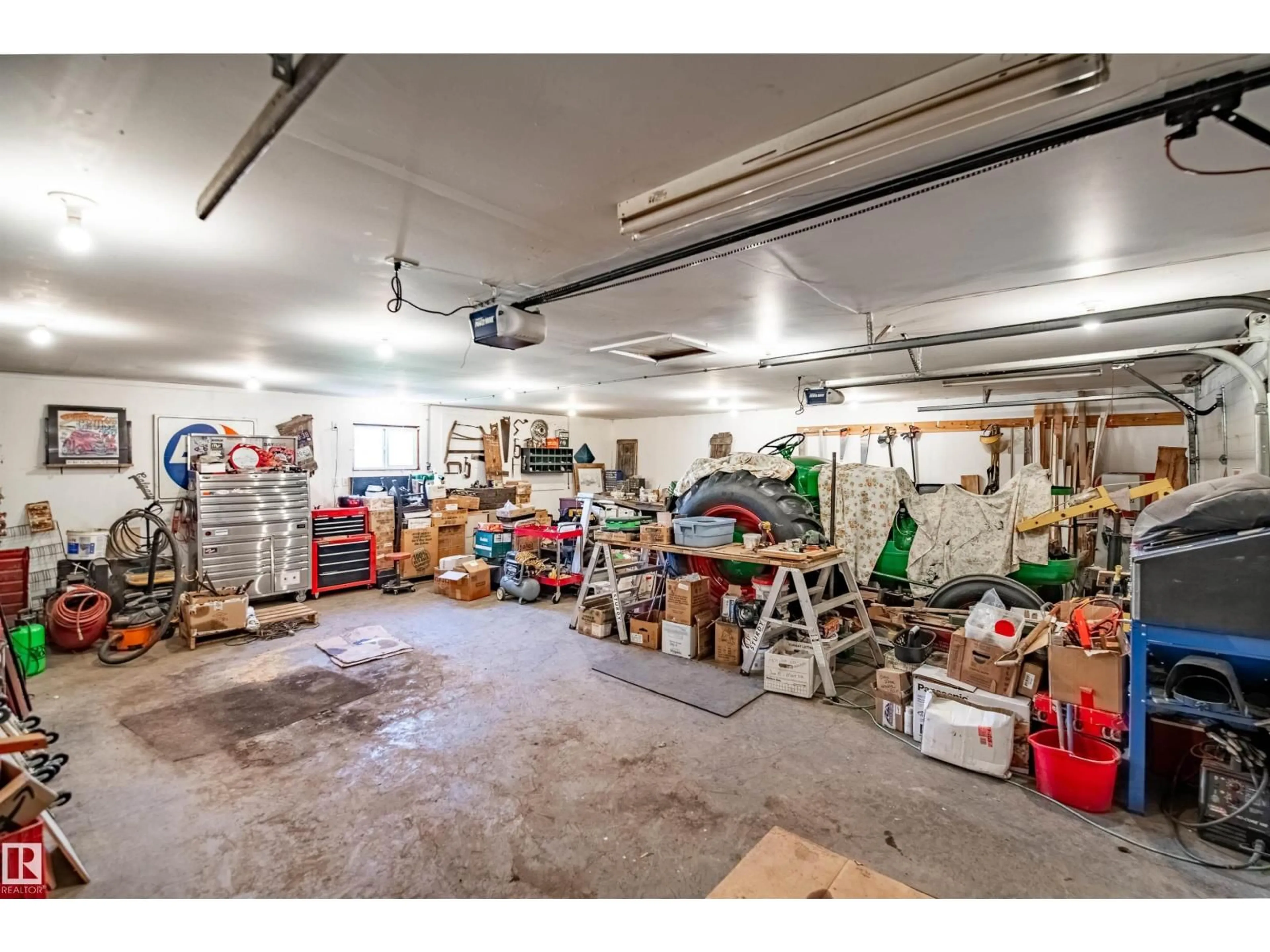 Indoor garage for 8 MACRAE ST, Erskine Alberta T0C1G0