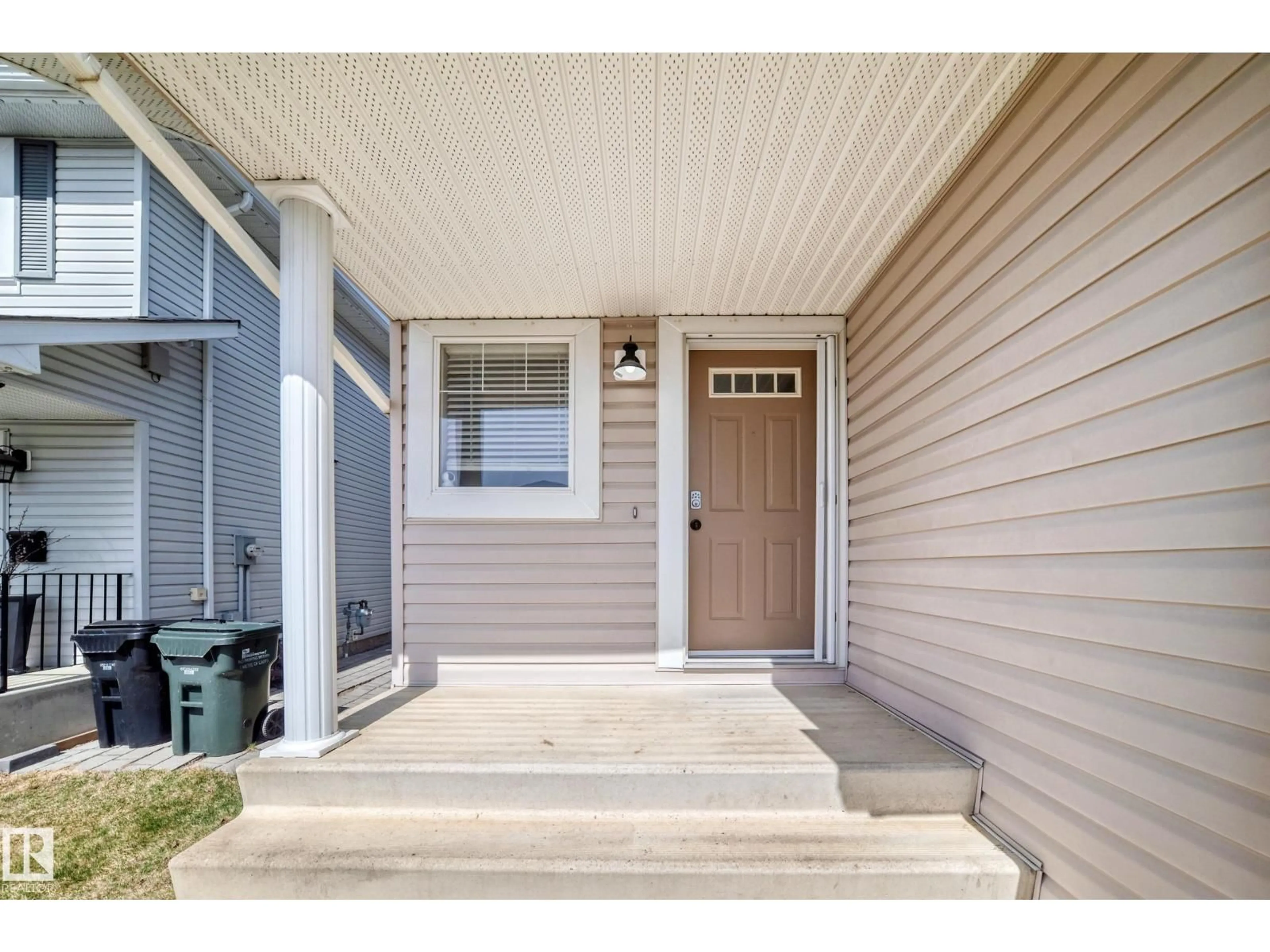 Indoor entryway for 70 CHESTERMERE WY, Sherwood Park Alberta T8H2S3
