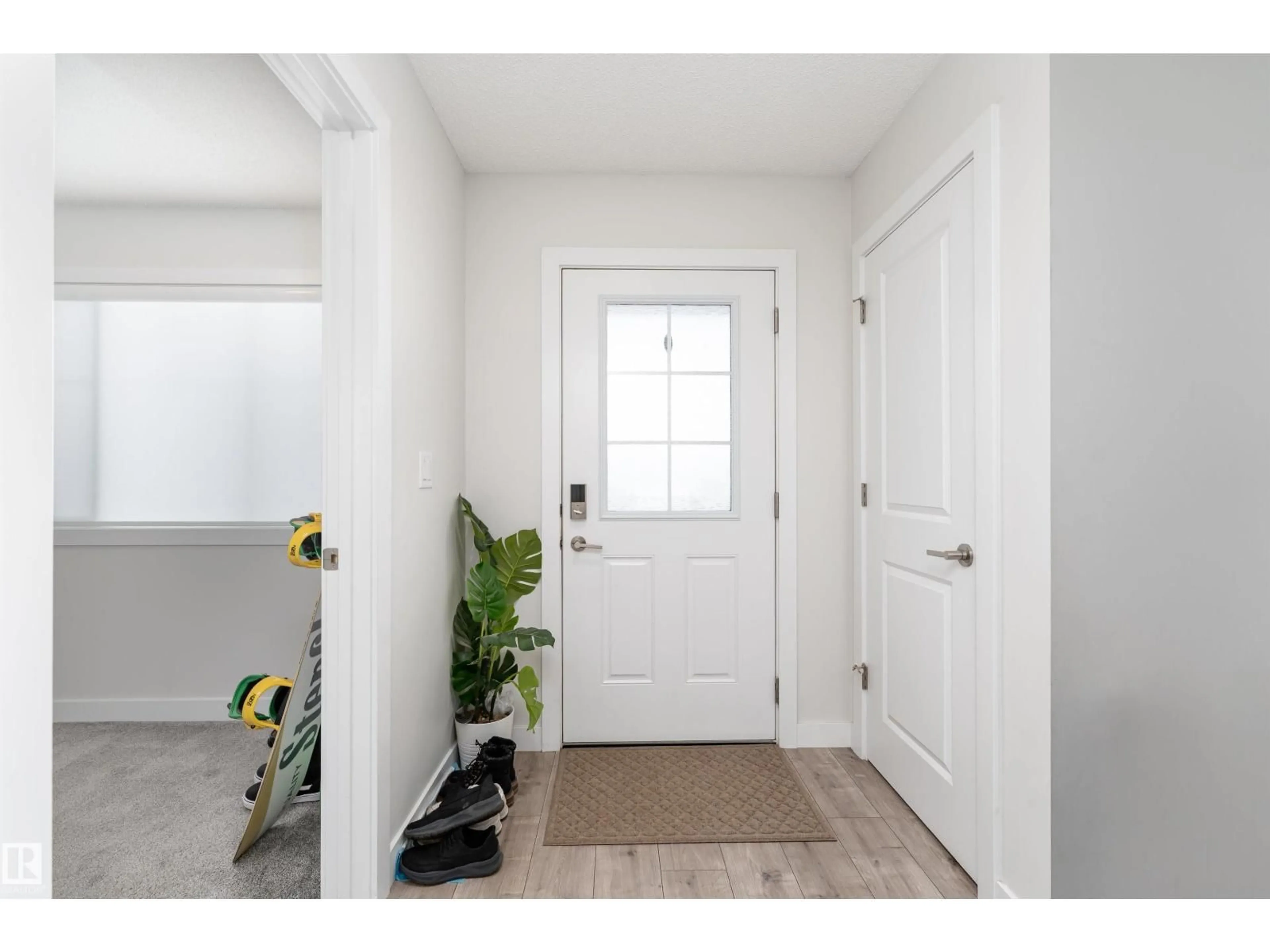 Indoor entryway for SW - 6218 CARTMELL CO, Edmonton Alberta T6W5A7