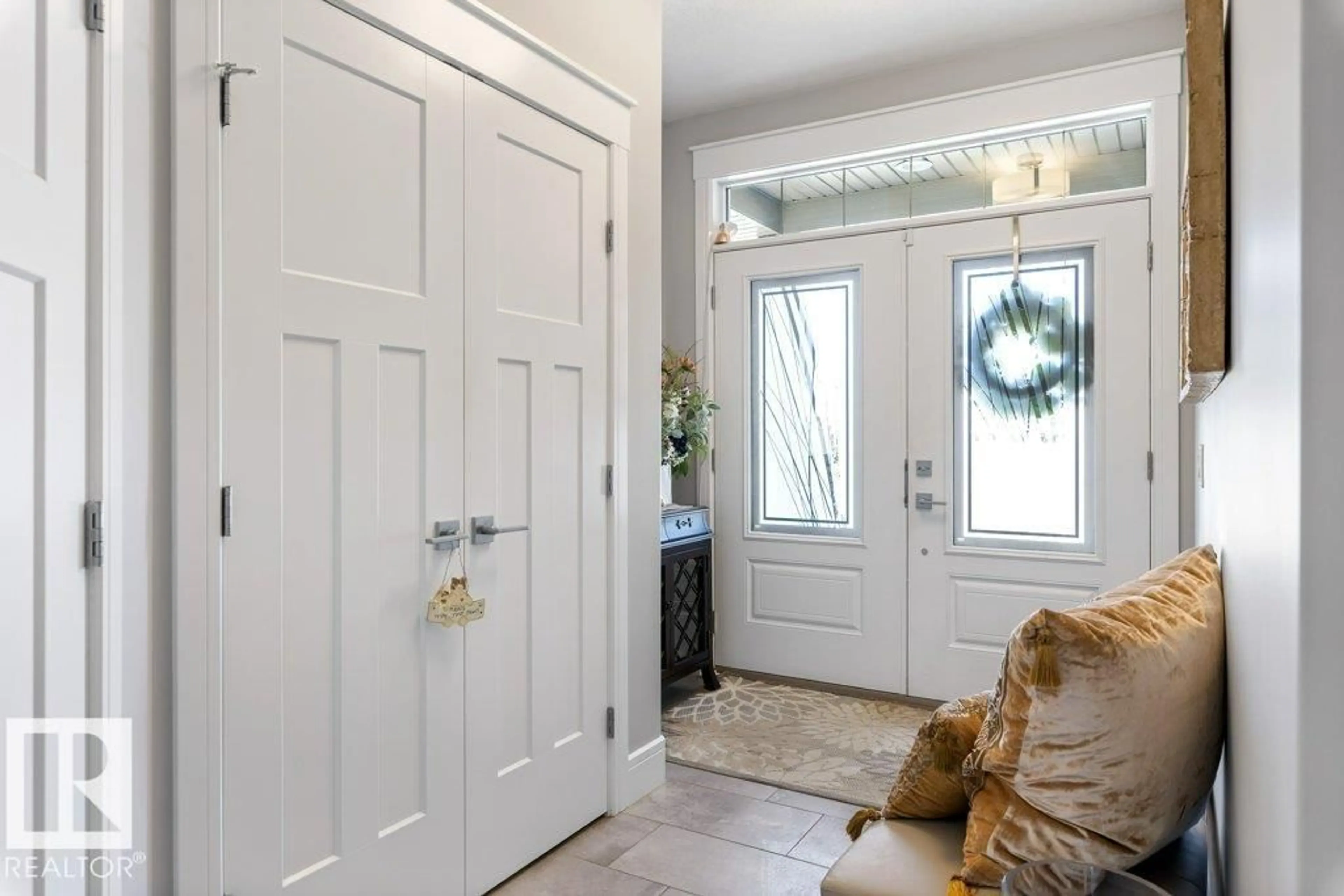 Indoor entryway for 72 ENCHANTED WAY, St. Albert Alberta T8N7R7