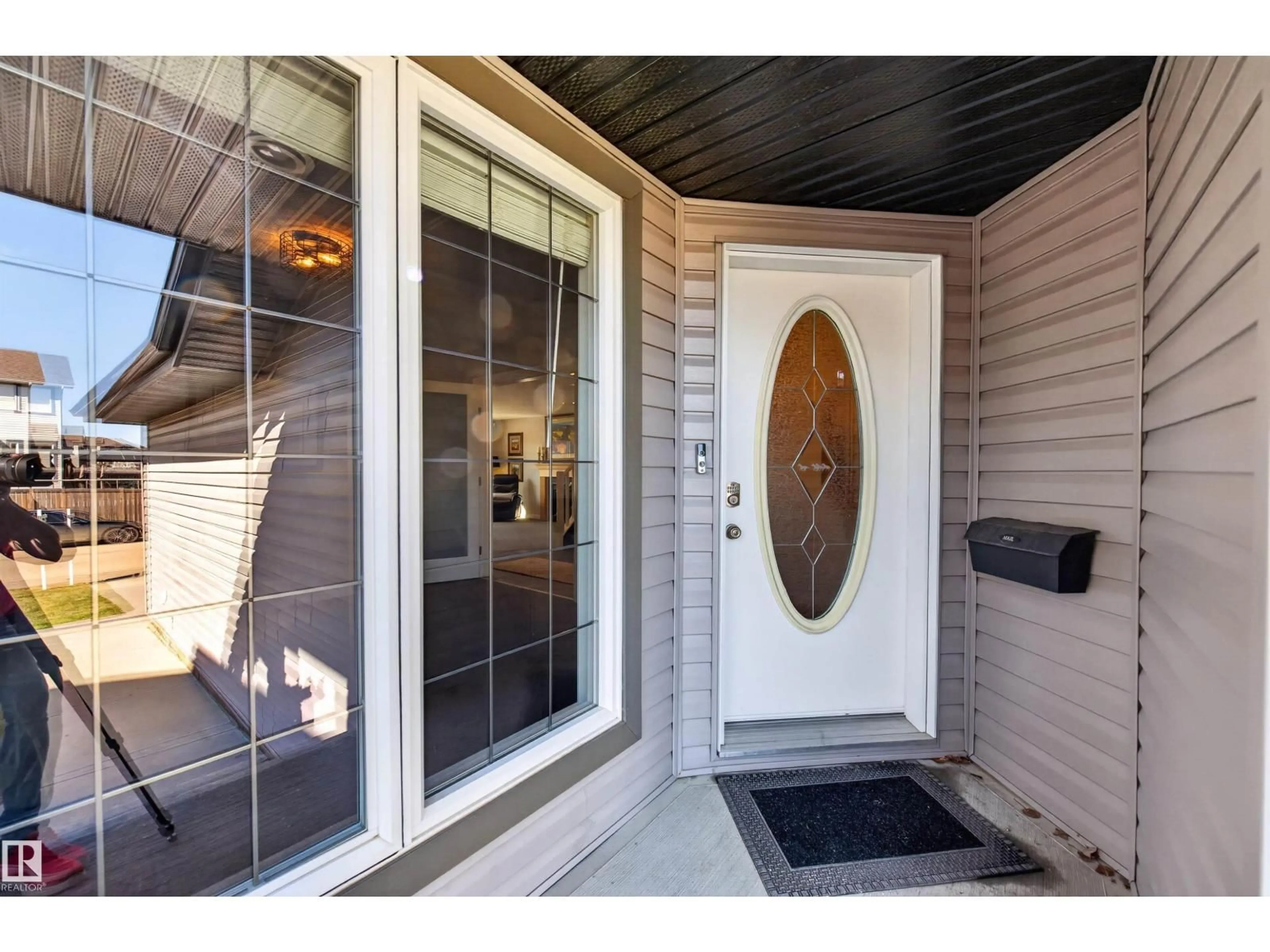 Indoor entryway for 36 SUMMERCOURT WY, Sherwood Park Alberta T8H2V8