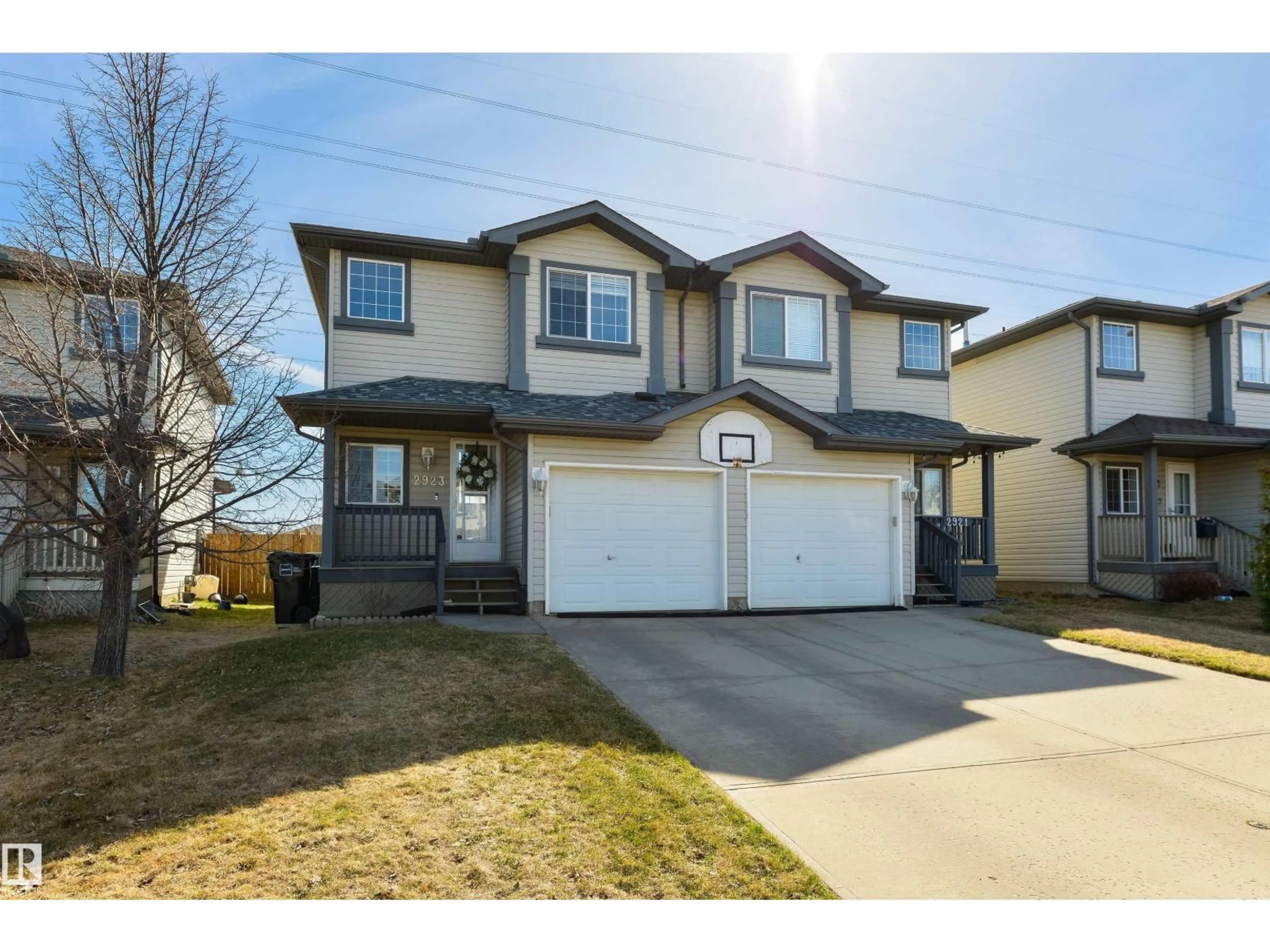 Home with vinyl exterior material, street for 2923 30 ST, Edmonton Alberta T6T1V2