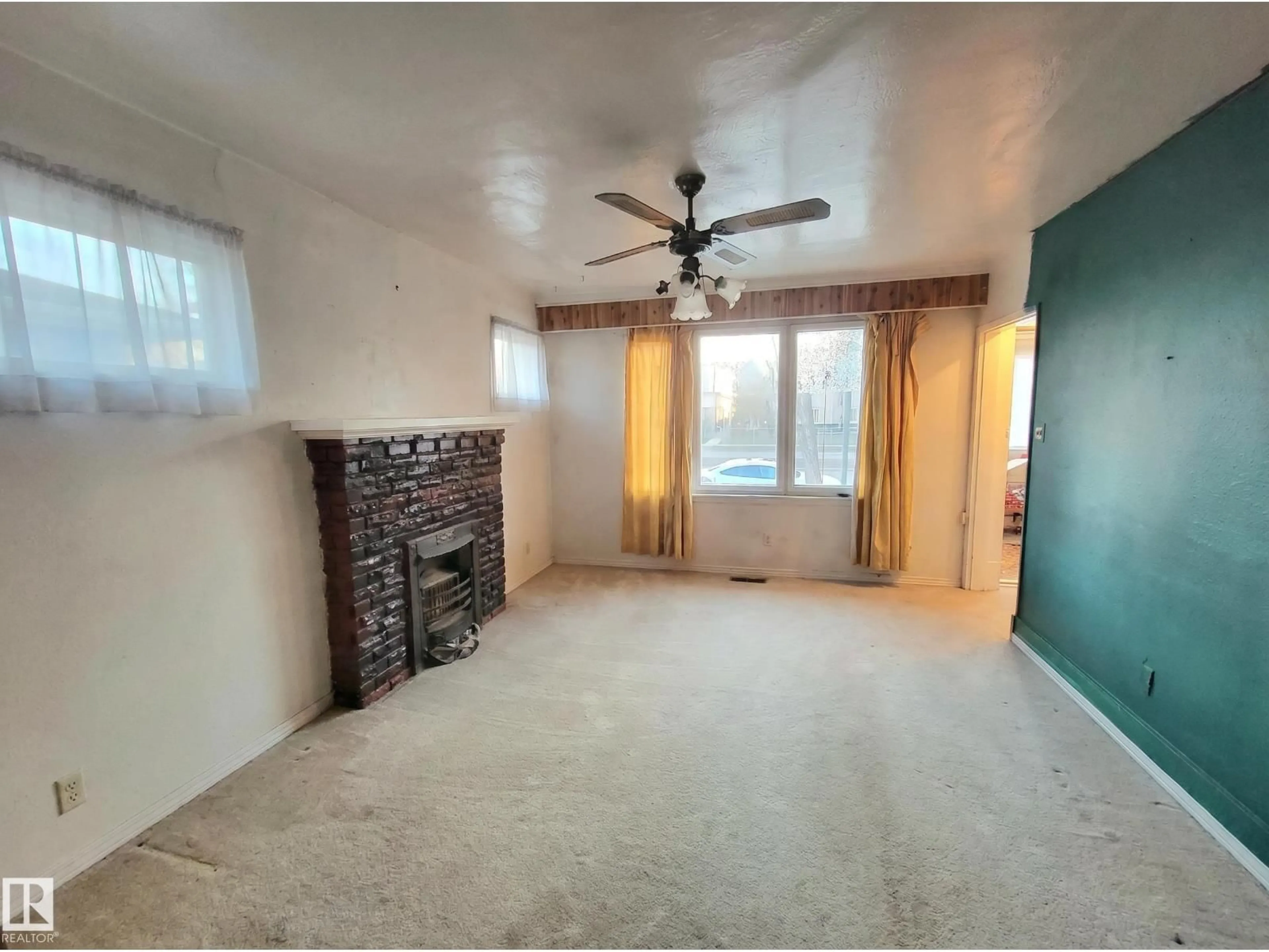 A pic of a room for NW - 11405 97 ST, Edmonton Alberta T5G1X6