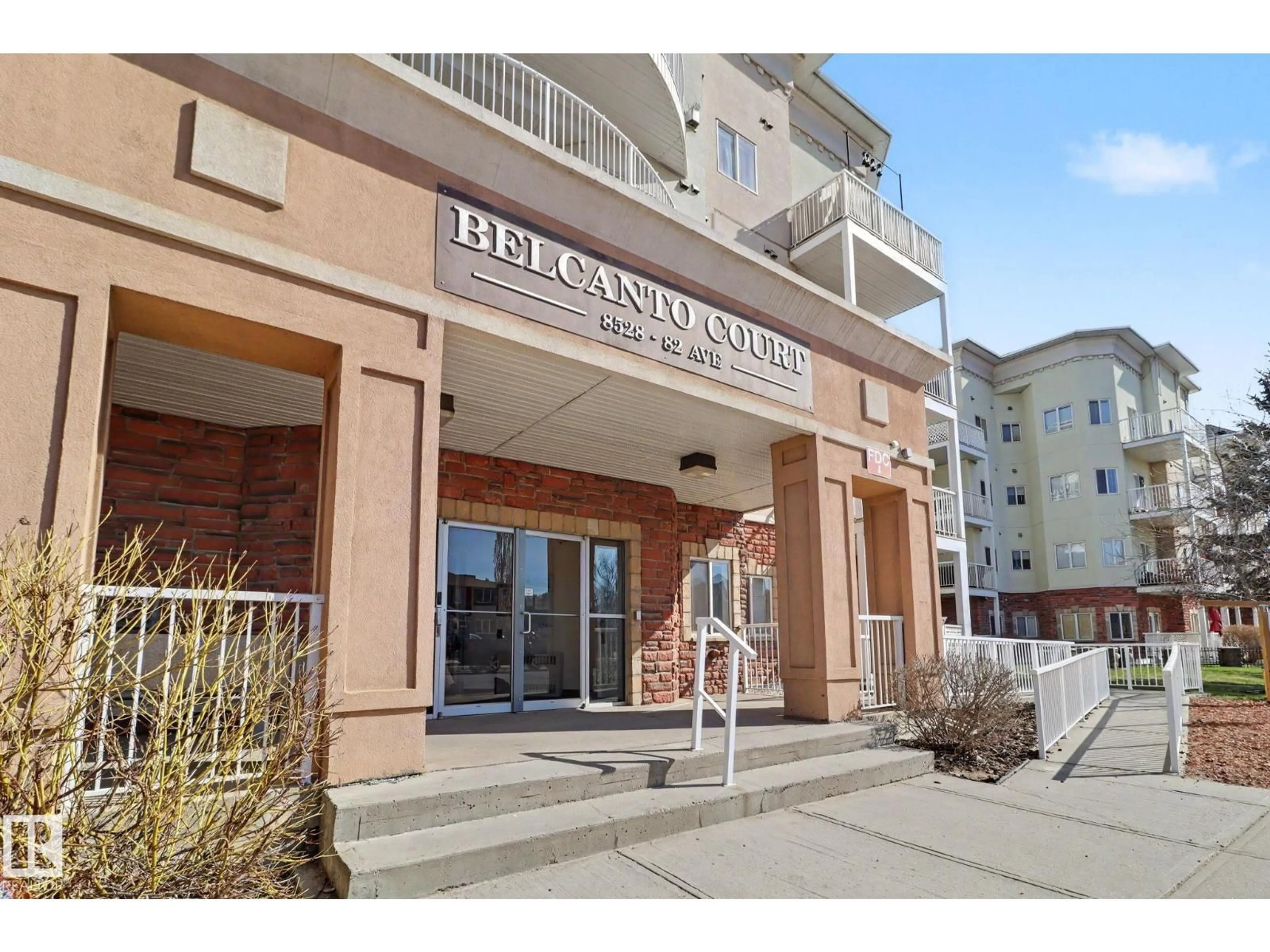 Indoor foyer for 228 8528 82 AV, Edmonton Alberta T6C0Y8
