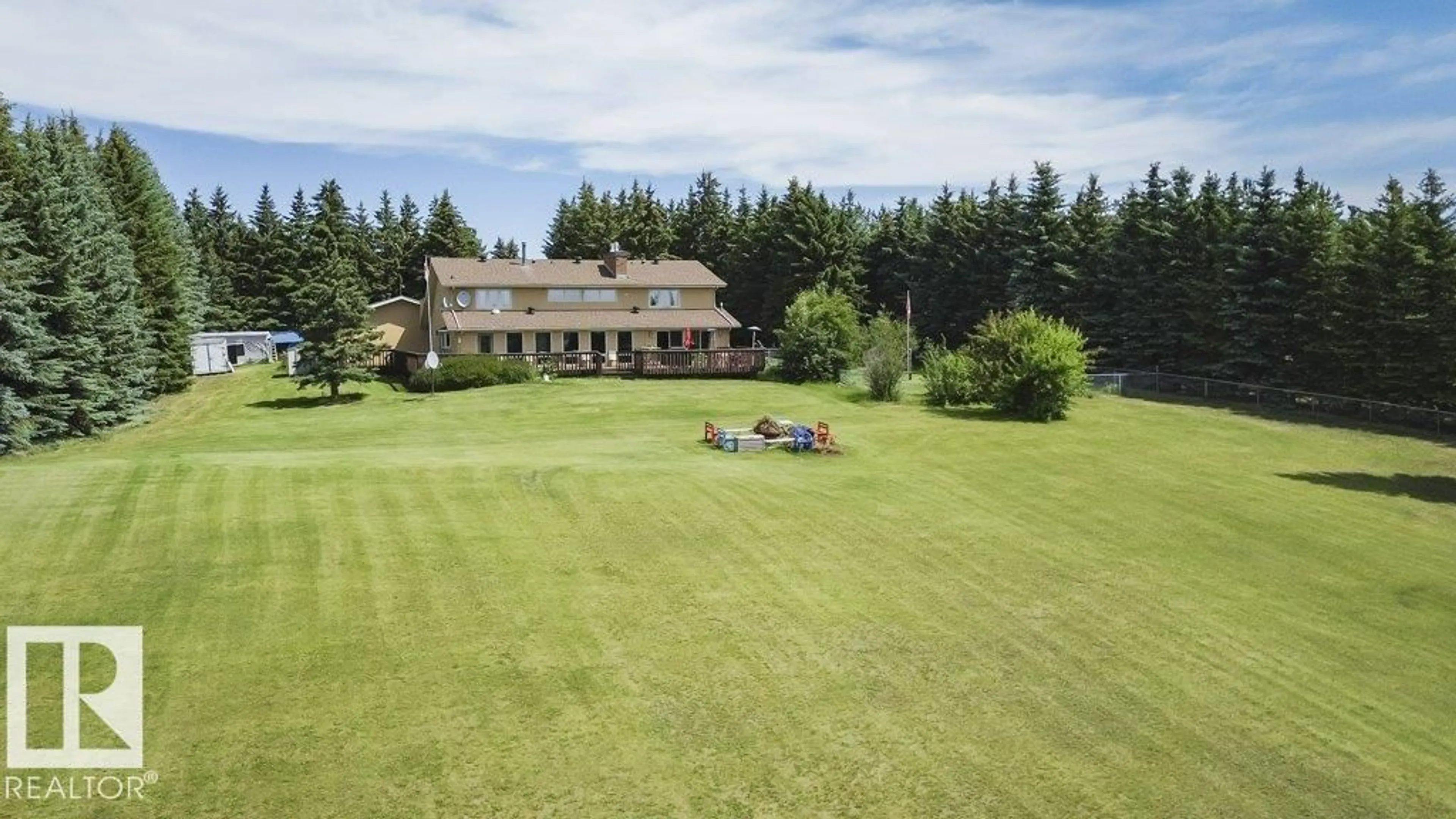 A pic from outside/outdoor area/front of a property/back of a property/a pic from drone, building for 53310 RGE ROAD 221, Rural Strathcona County Alberta T8E2L1
