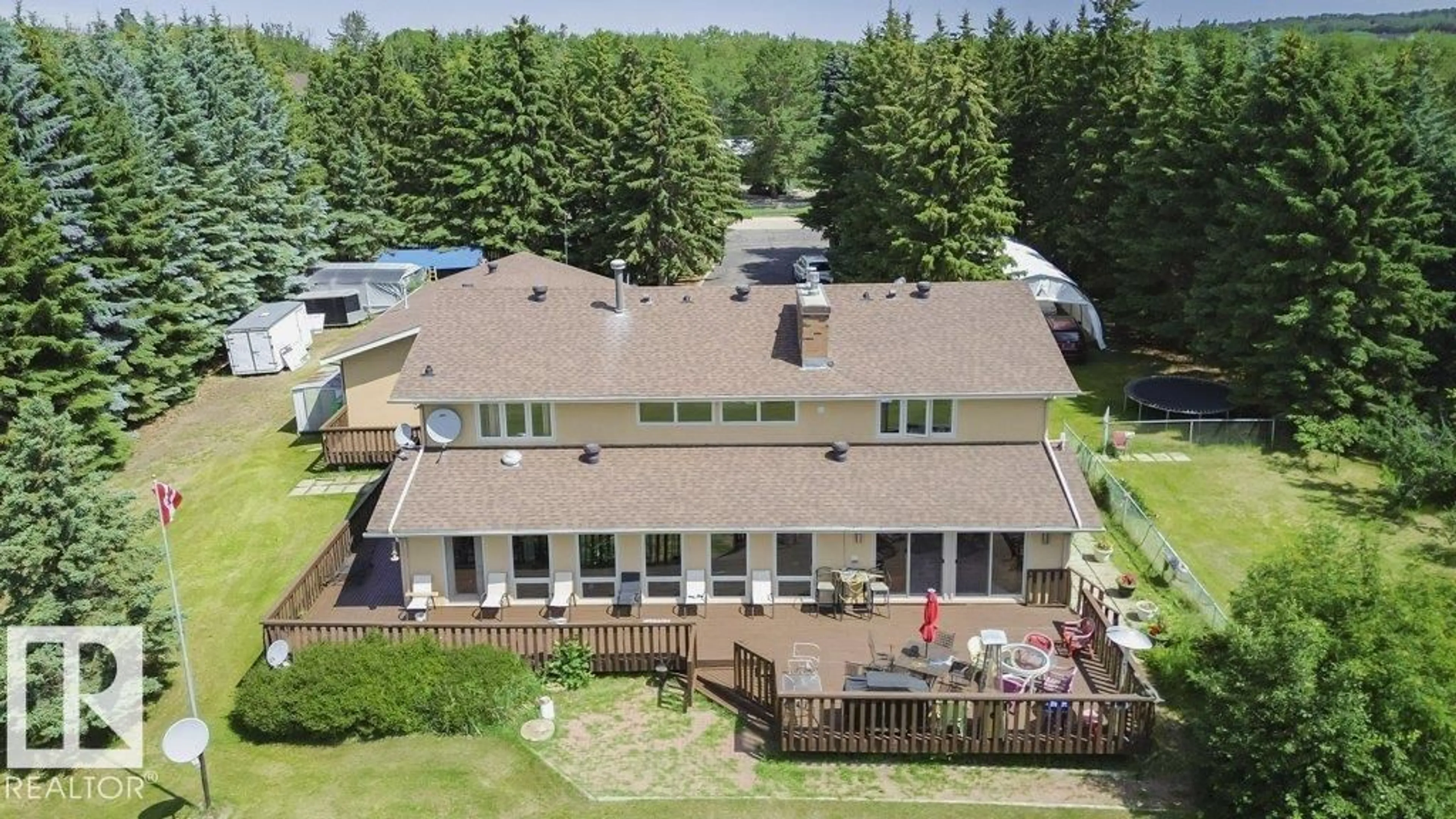 A pic from outside/outdoor area/front of a property/back of a property/a pic from drone, unknown for 53310 RGE ROAD 221, Rural Strathcona County Alberta T8E2L1