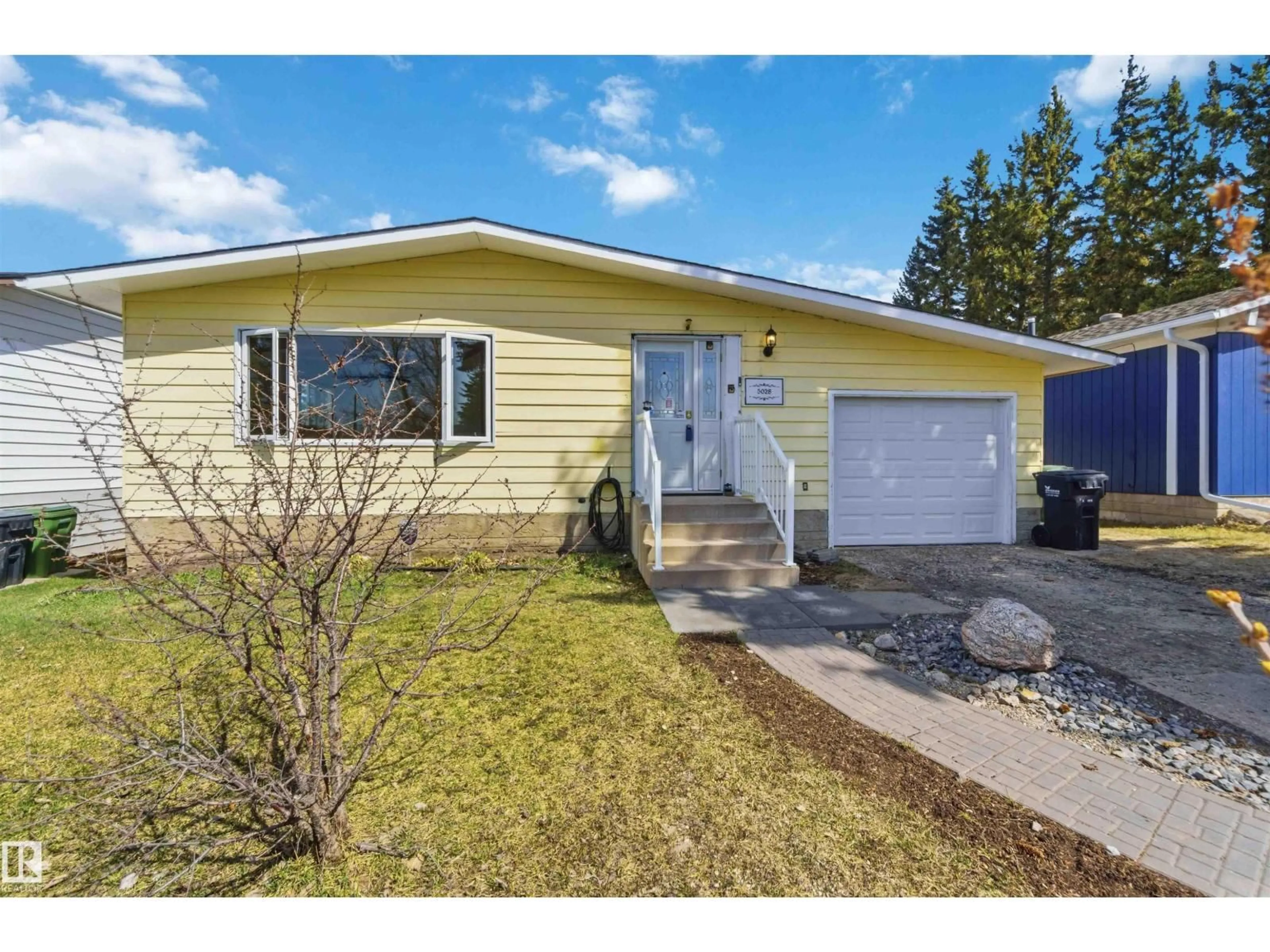 Home with vinyl exterior material, street for 5028 50 AV, Bruderheim Alberta T0B0S0