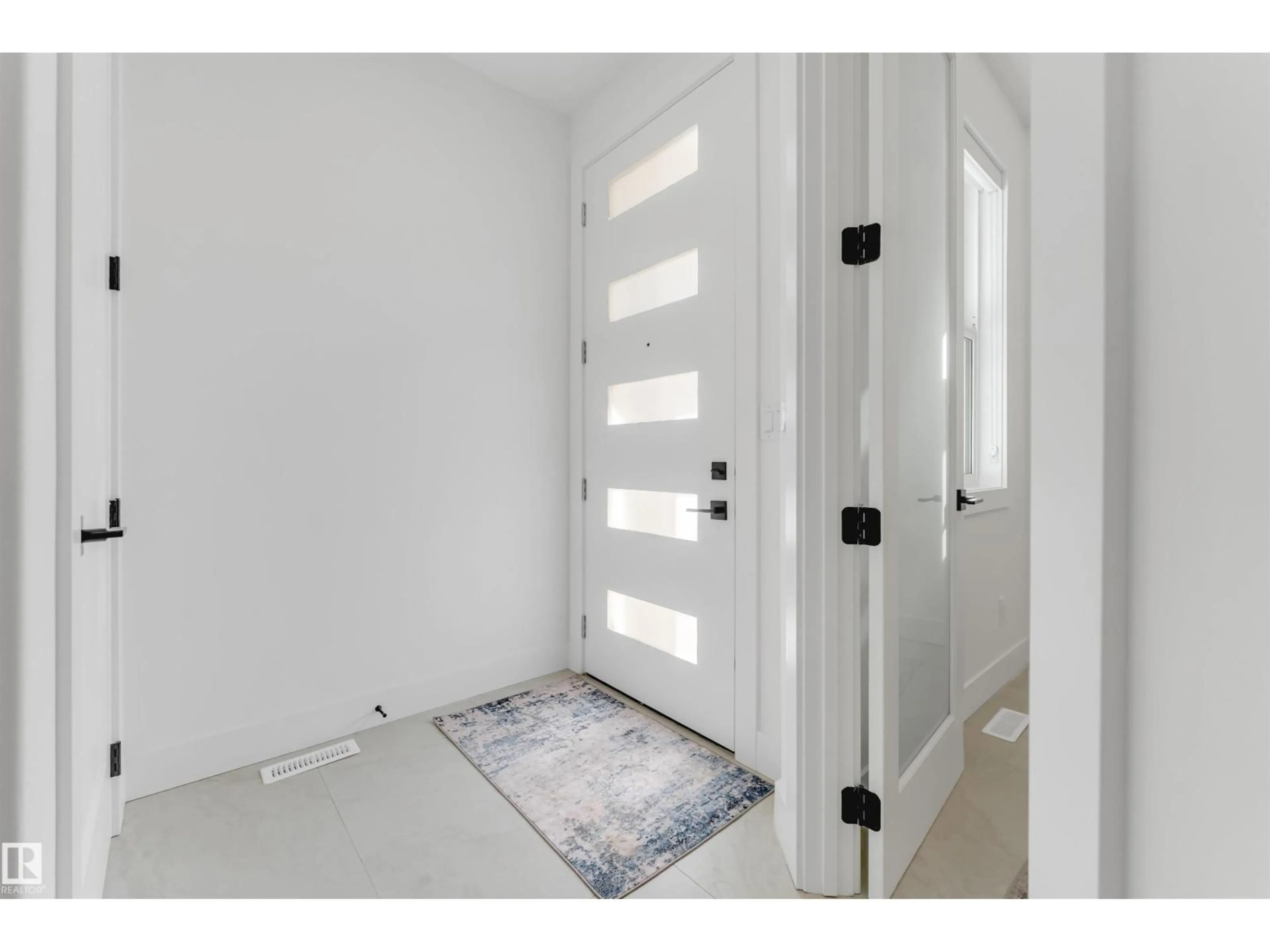 Indoor entryway for SW - 1720 48 ST, Edmonton Alberta T6X1Y4