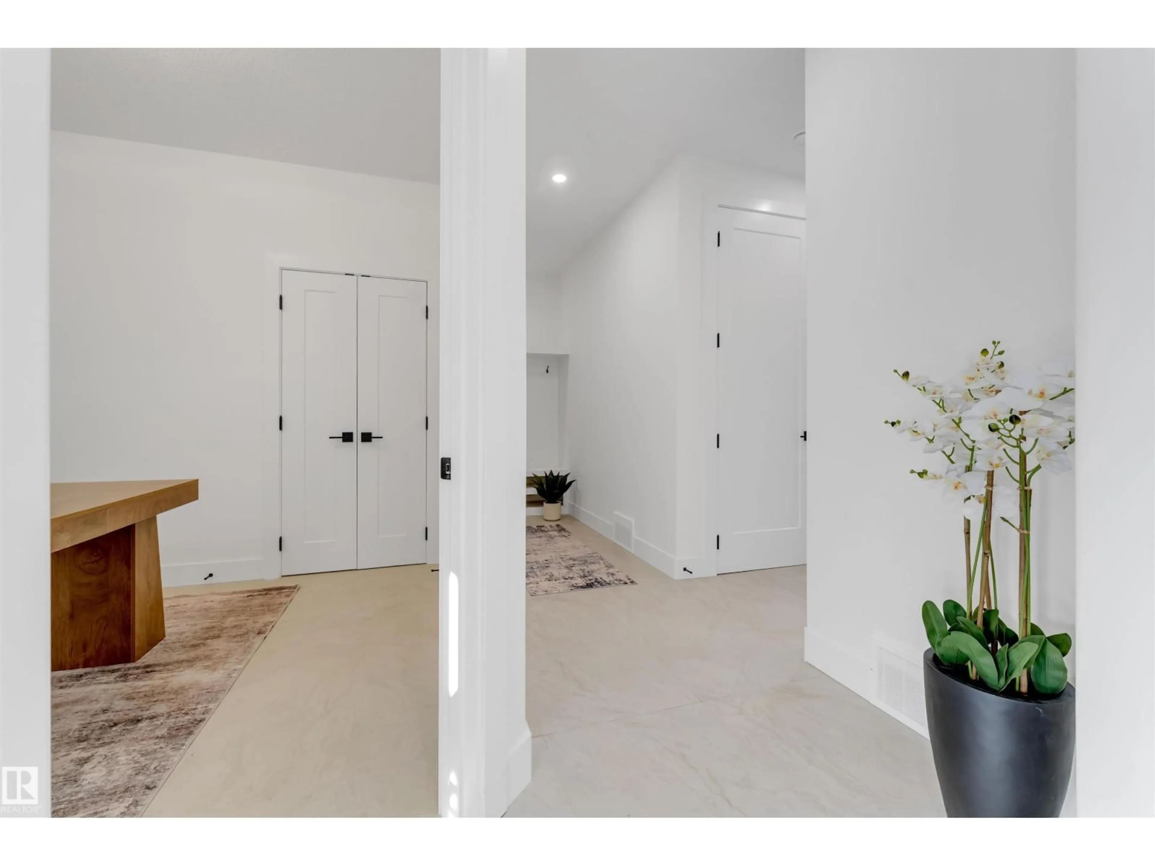 Indoor entryway for SW - 1720 48 ST, Edmonton Alberta T6X1Y4