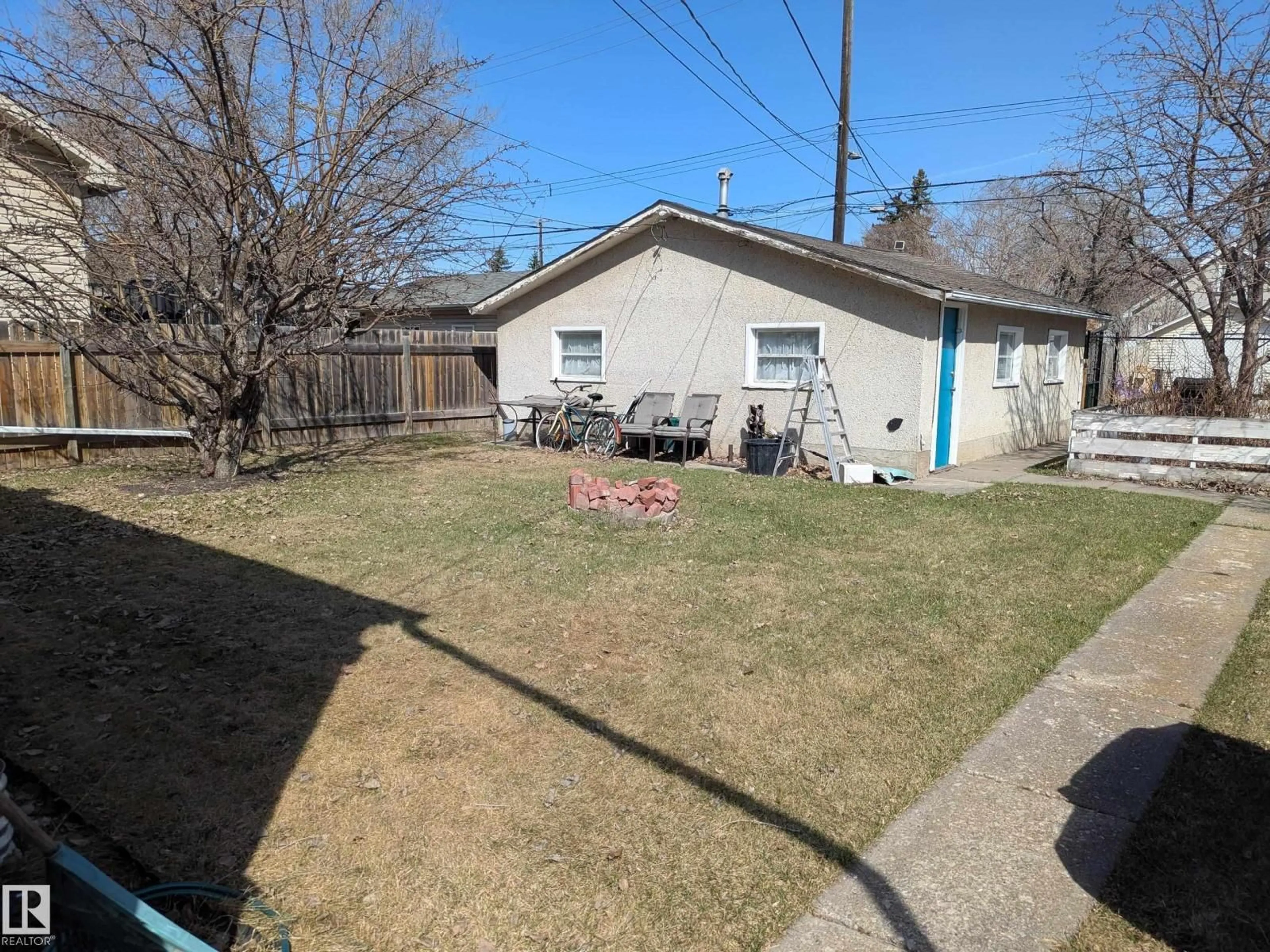 A pic from outside/outdoor area/front of a property/back of a property/a pic from drone, street for 10838 64 AV, Edmonton Alberta T6H1T2