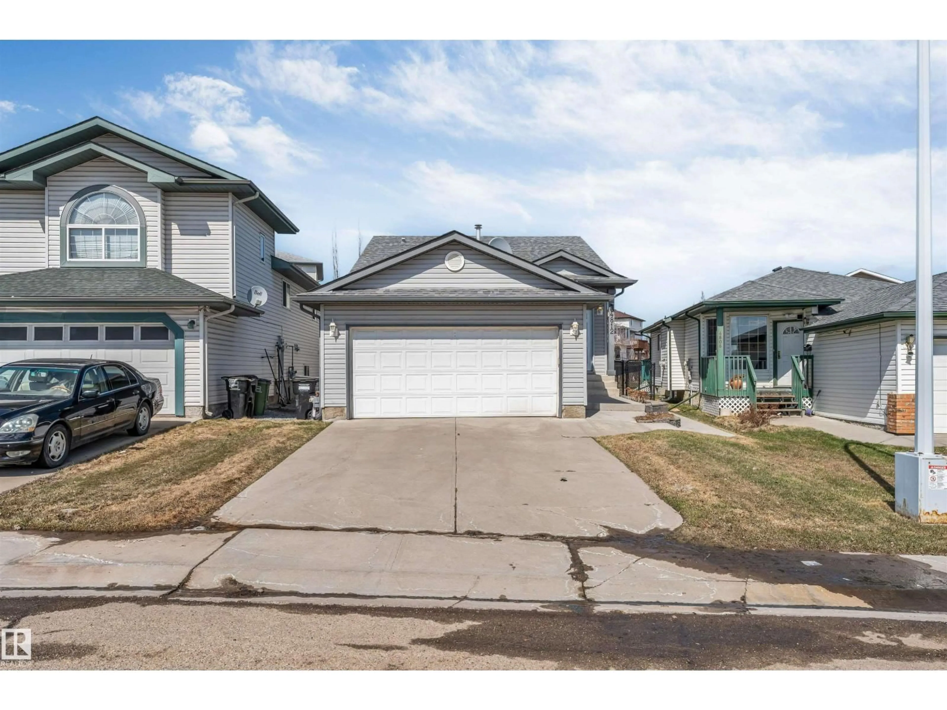 Home with vinyl exterior material, street for 4812 148 AV, Edmonton Alberta T5T2X1