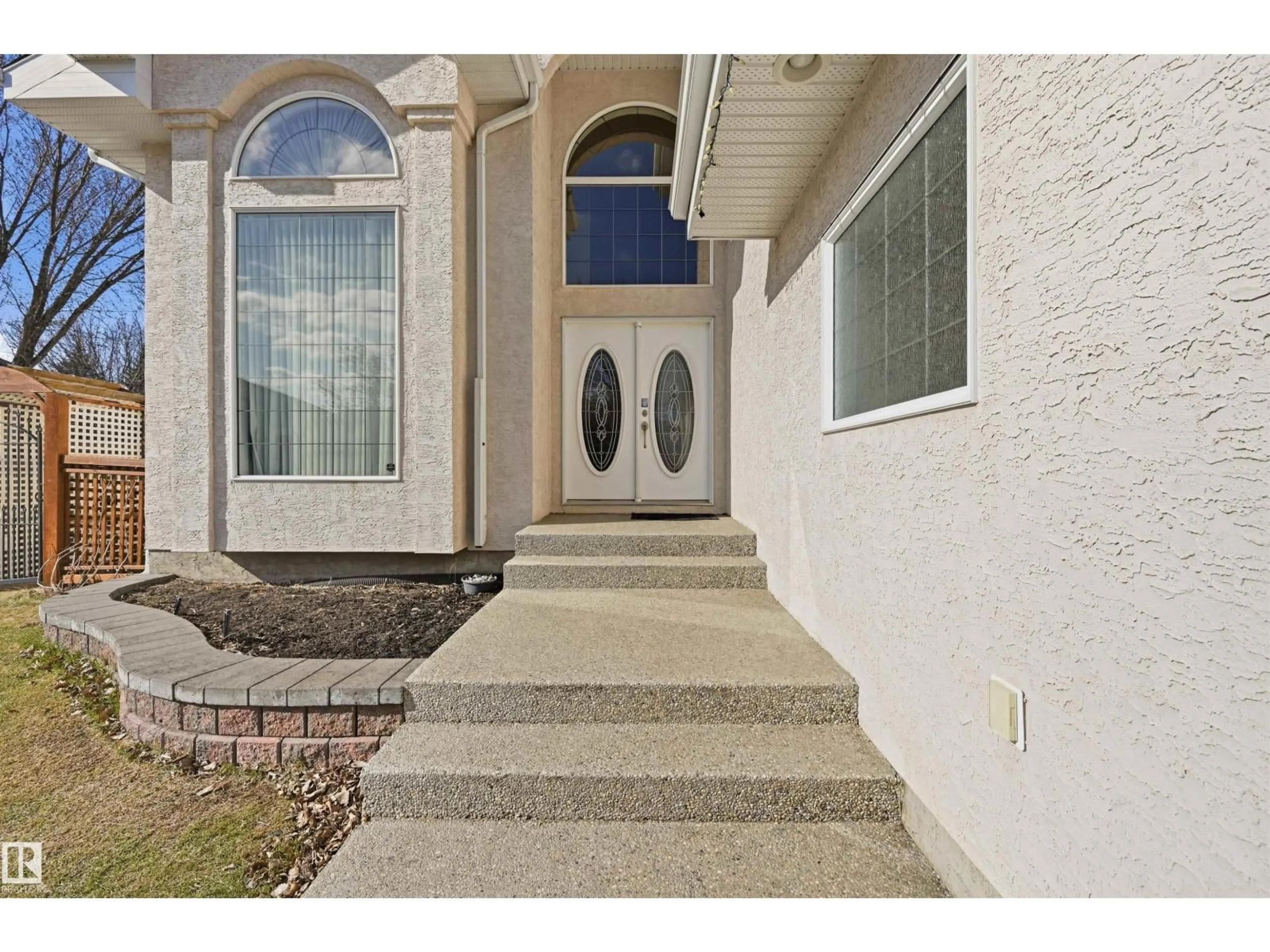 Indoor entryway for 1198 HOLLANDS WY, Edmonton Alberta T6R3S9