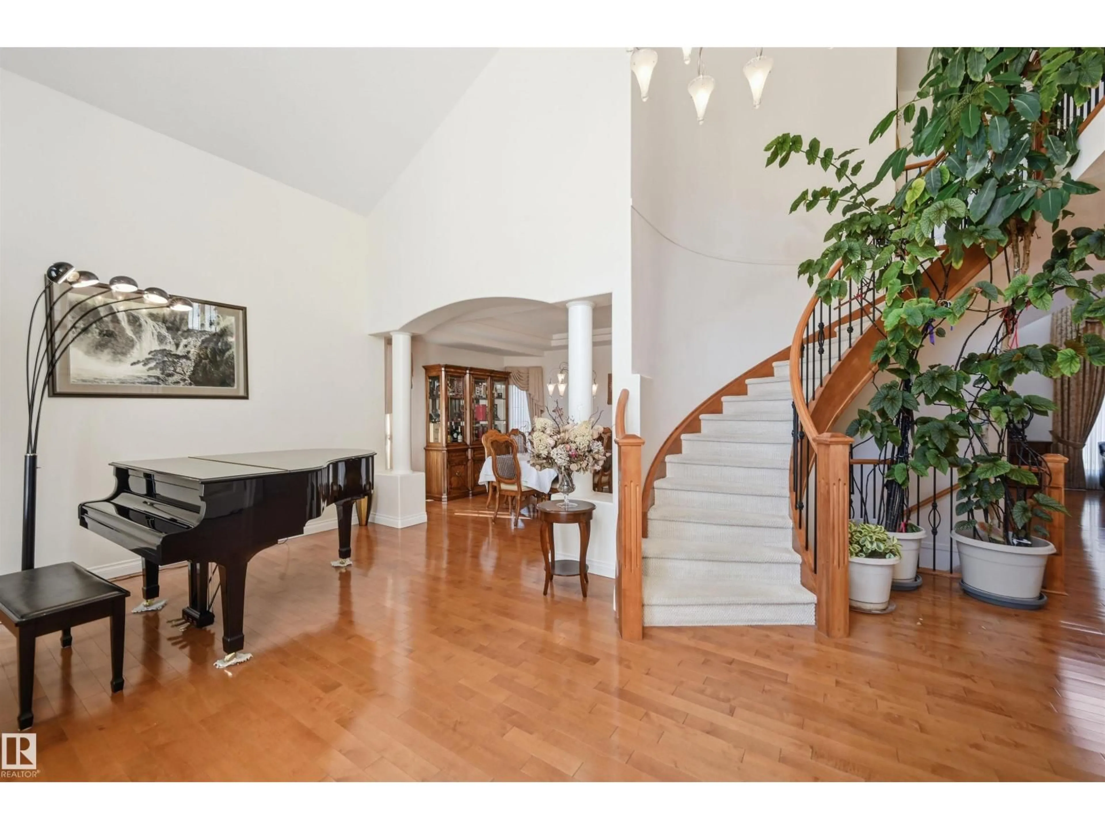 Indoor foyer for 1198 HOLLANDS WY, Edmonton Alberta T6R3S9