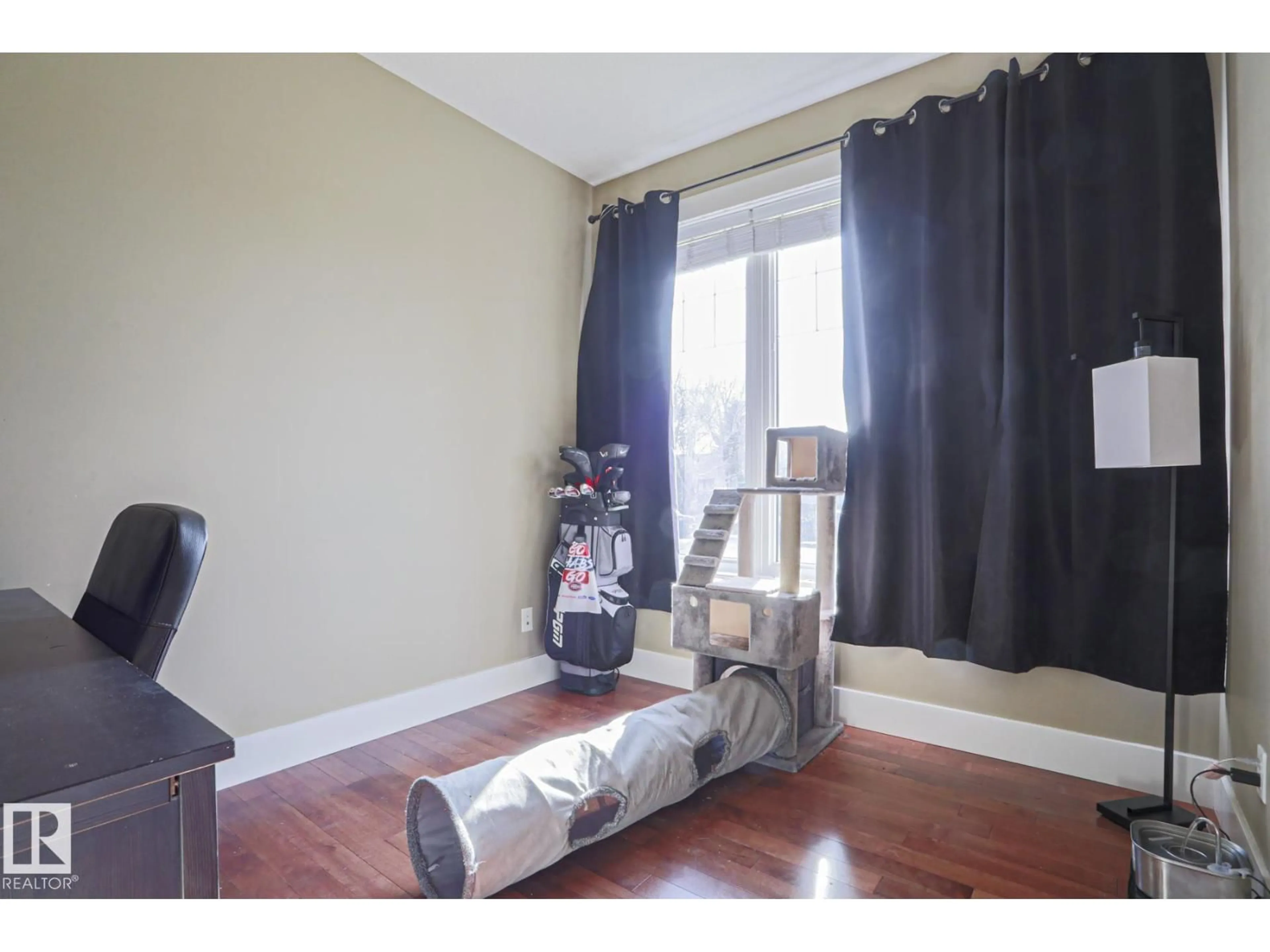 A pic of a room for 12849 133 ST, Edmonton Alberta T5L1S7