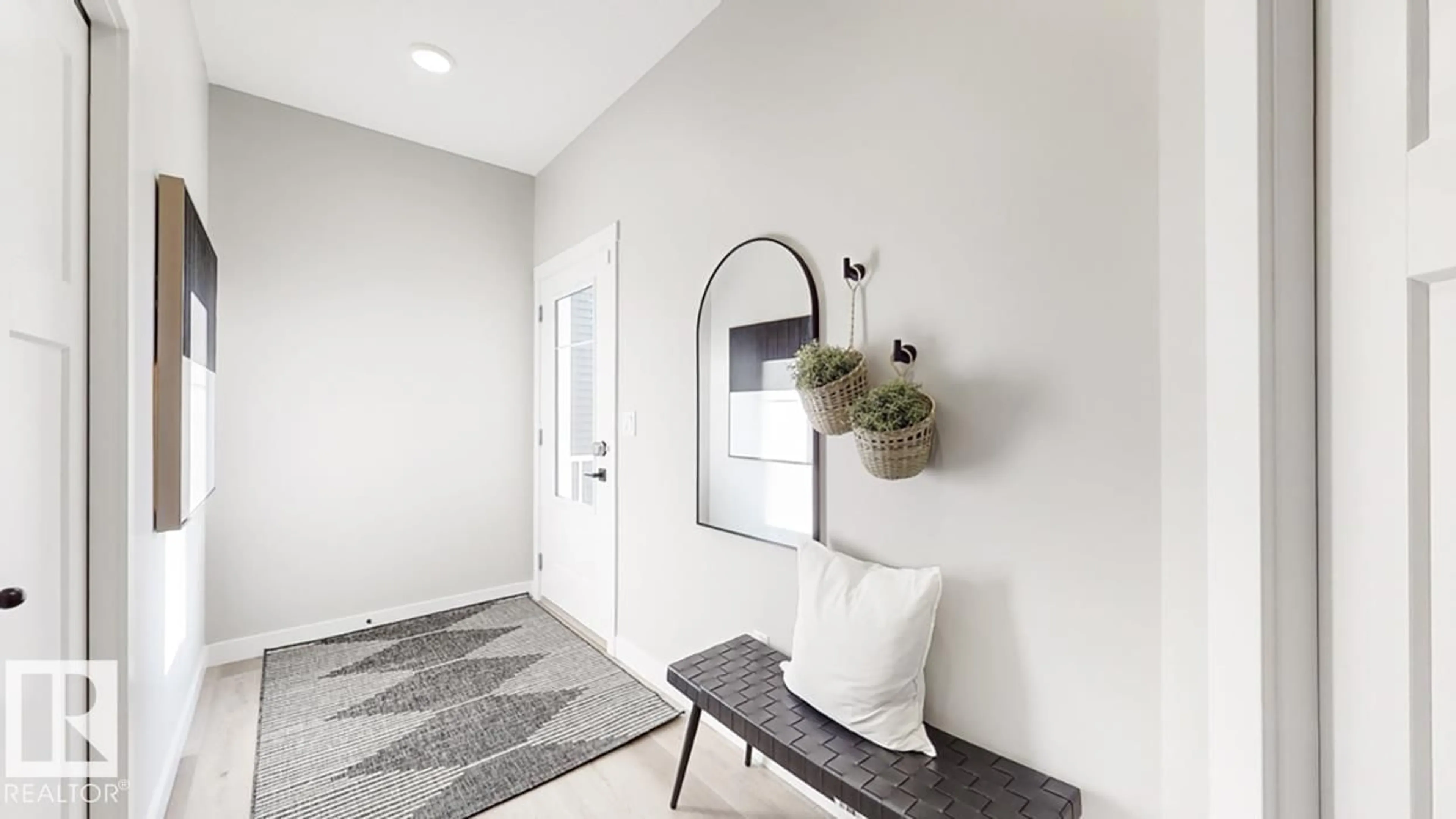 Indoor entryway for 5892 RAVEN CR, Edmonton Alberta T5S0S8