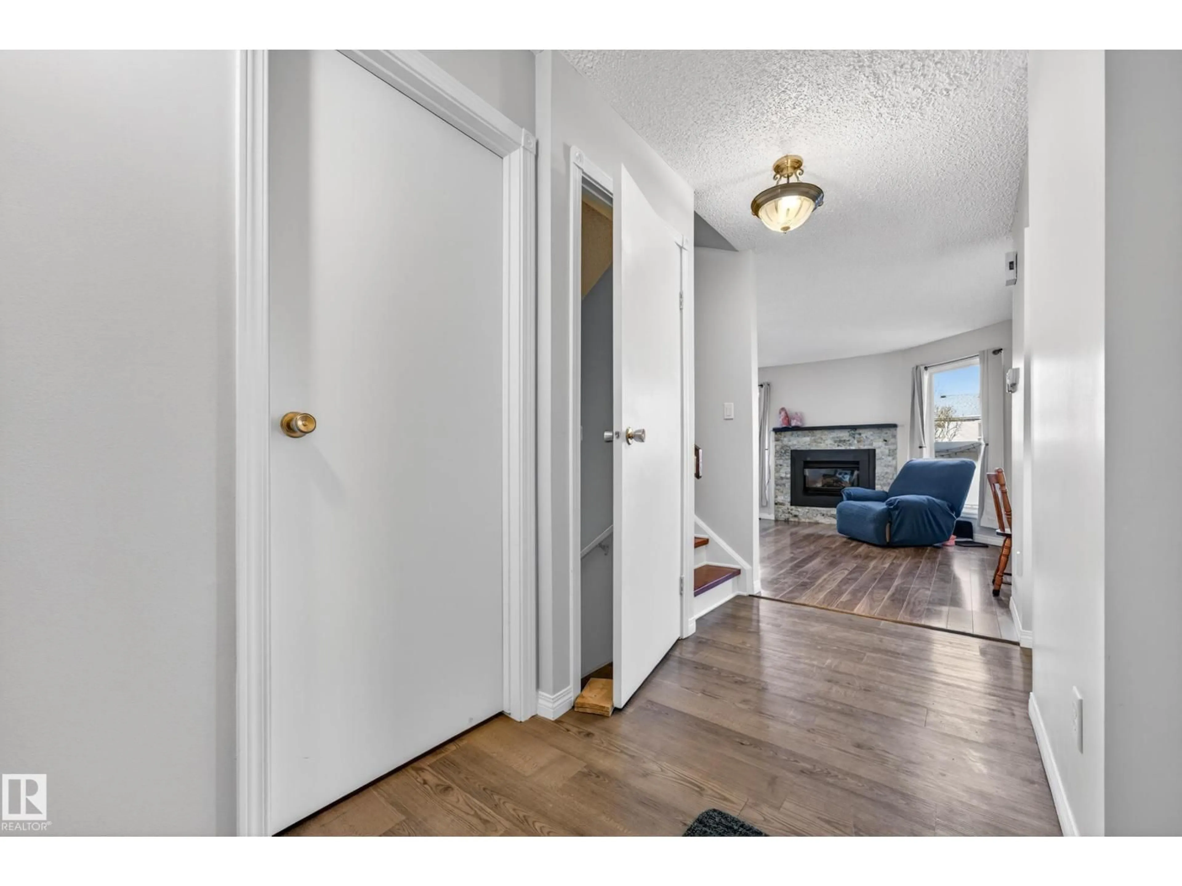 Indoor entryway for NW - 3584 42 ST, Edmonton Alberta T6L5A1