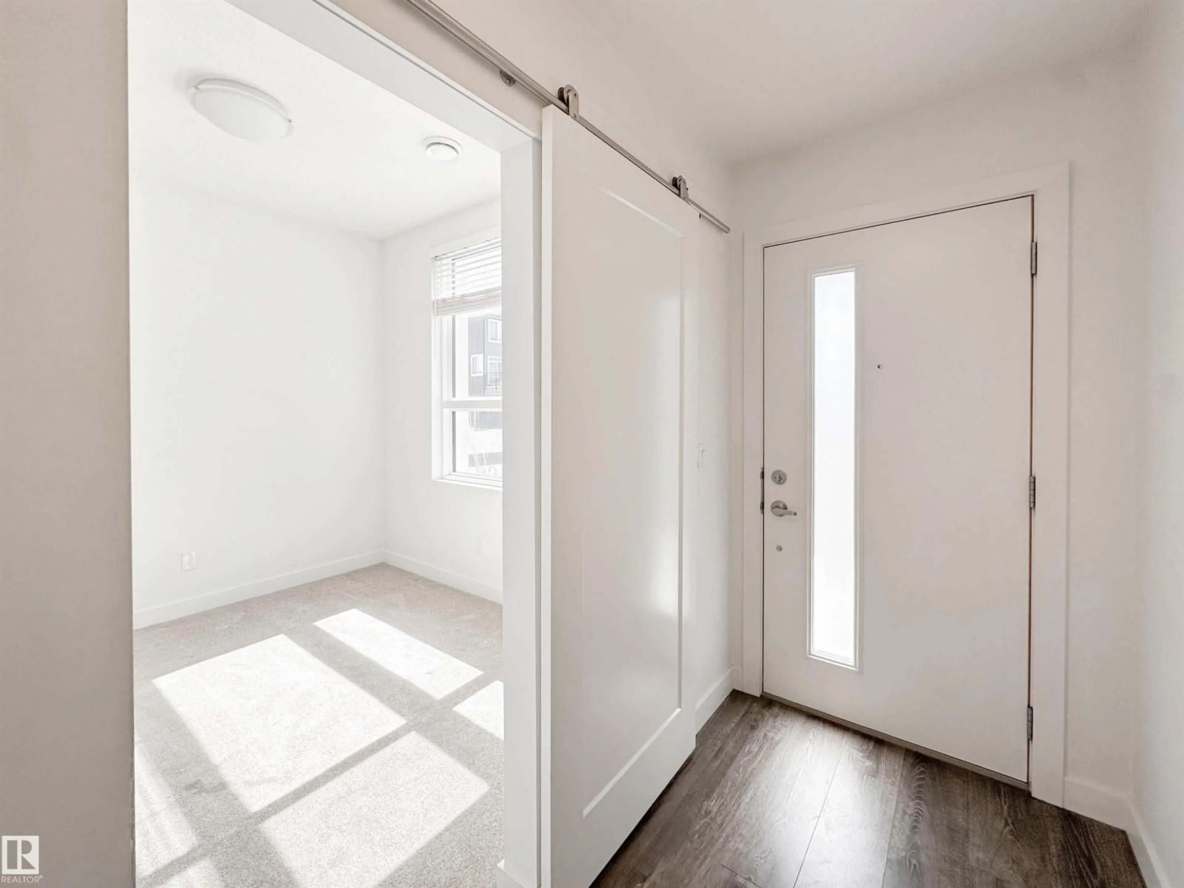 Indoor entryway for 21 - 100 JENSEN LAKES BV, St. Albert Alberta T8N7T9