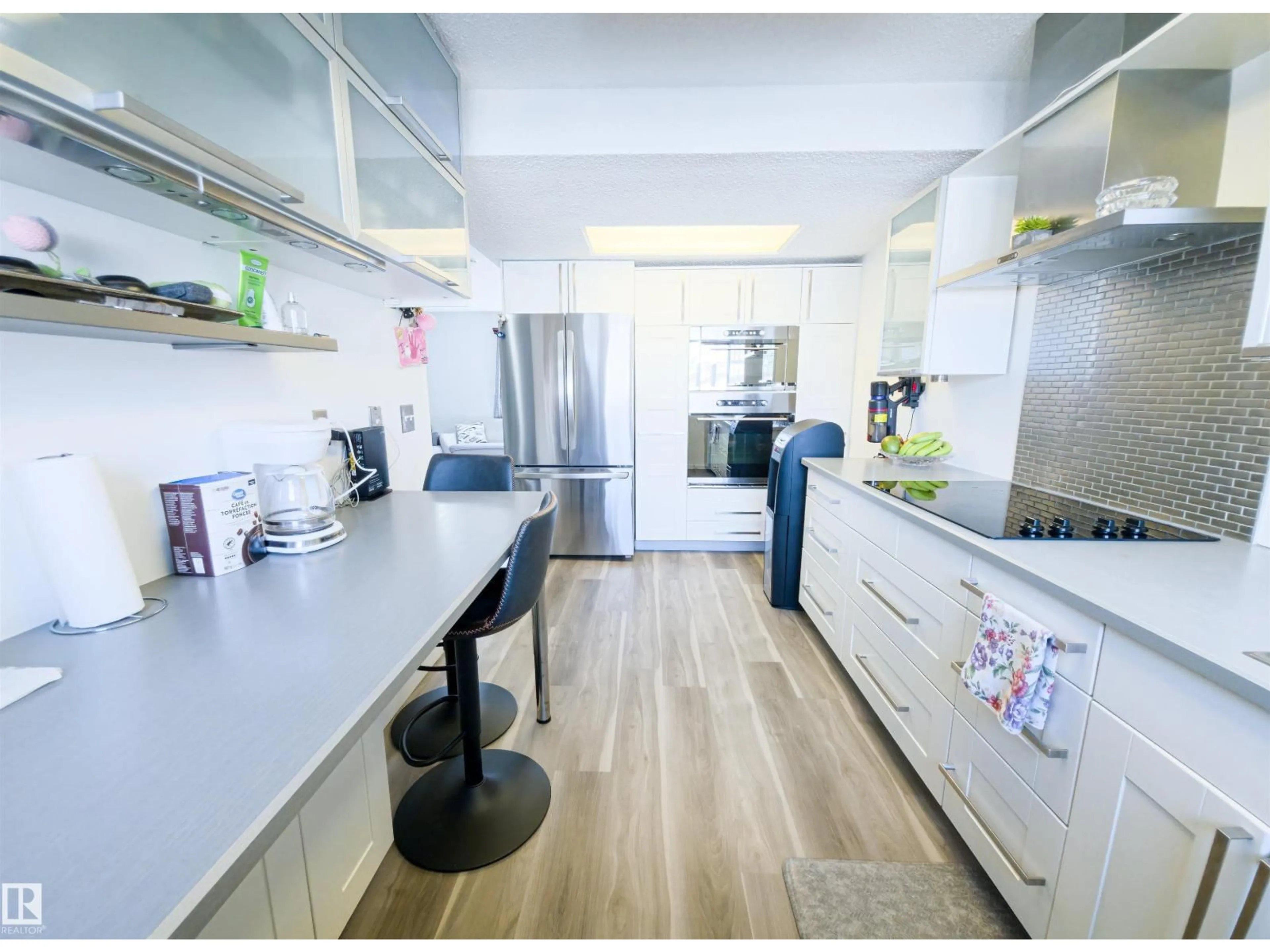 Standard kitchen, wood/laminate floor for 10618 BEAUMARIS RD, Edmonton Alberta T5X3N4