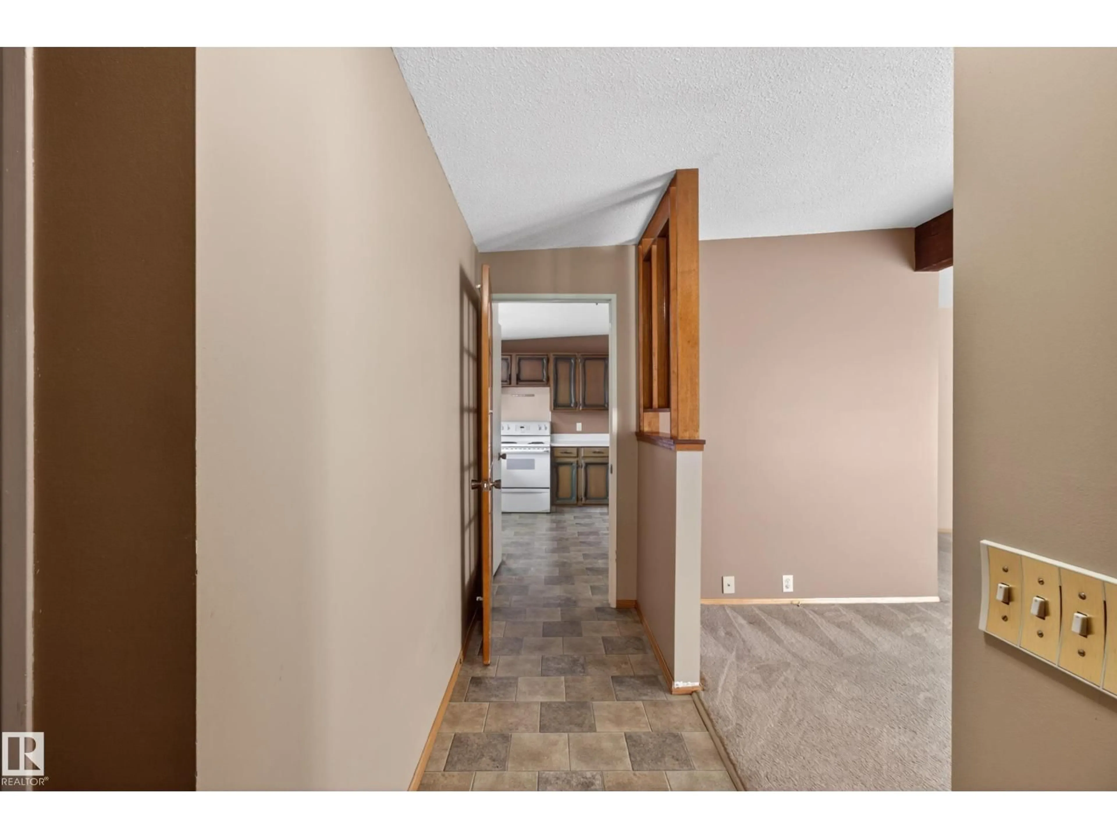 Indoor entryway for 77 GARNET CR, Sherwood Park Alberta T8A2S1
