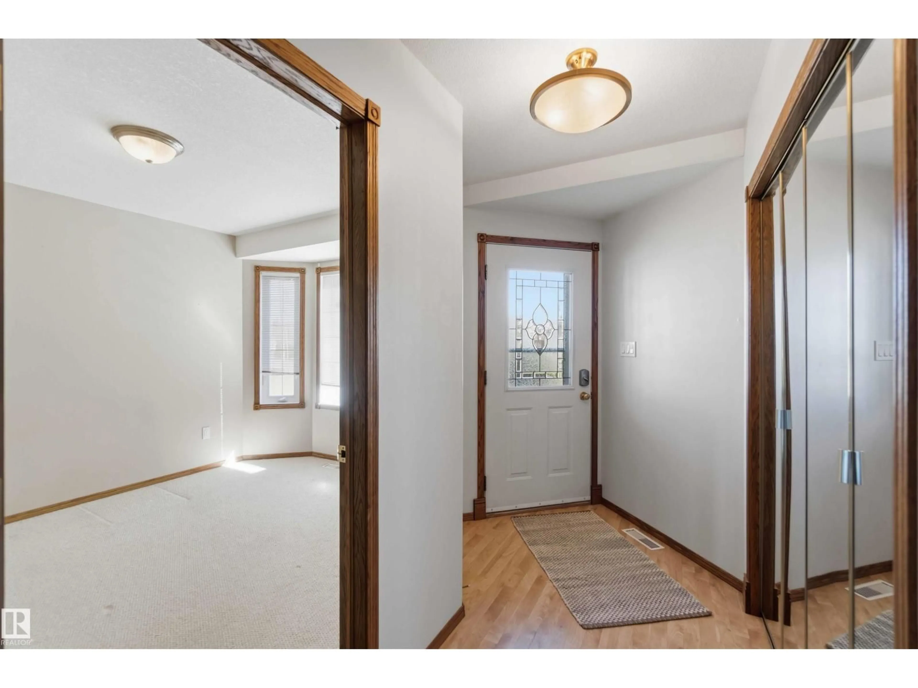 Indoor entryway for 4930 50 ST, Redwater Alberta T0A2W0