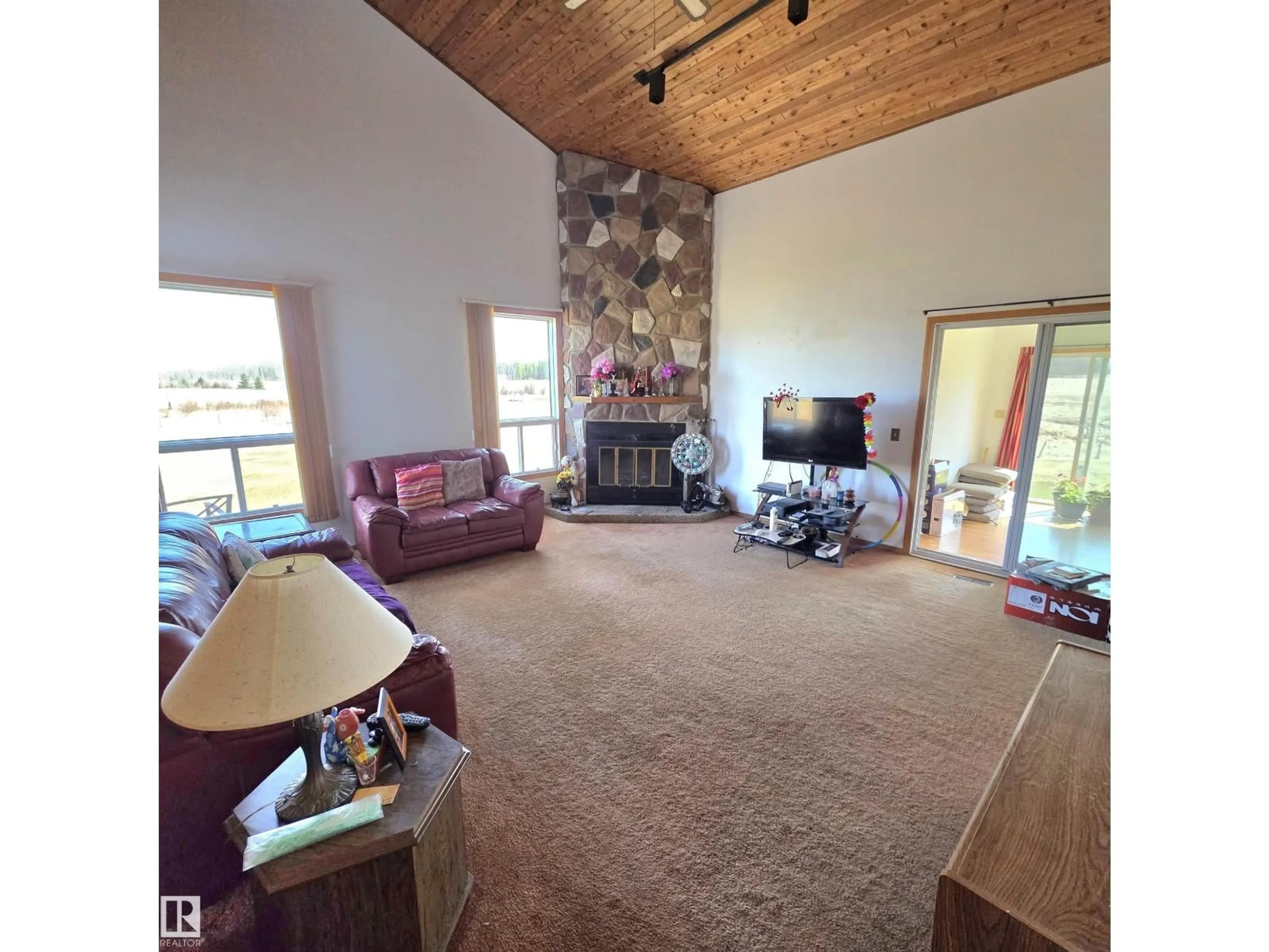 Living room with furniture, unknown for 52507 RANGE ROAD 73, Rural Parkland County Alberta T0E0T0