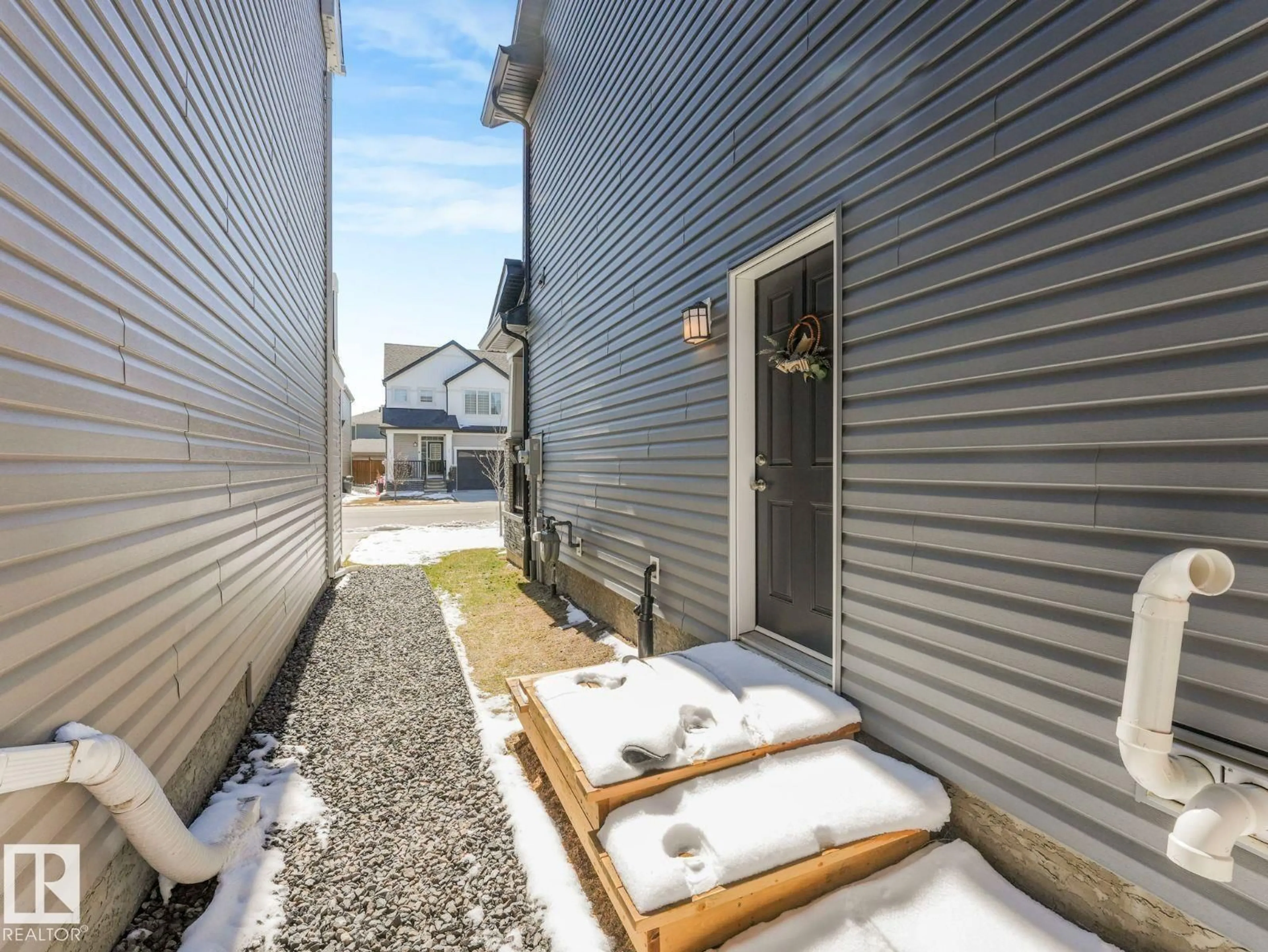 Patio, street for 1082 STONESIDE RD, Sherwood Park Alberta T8H3A1