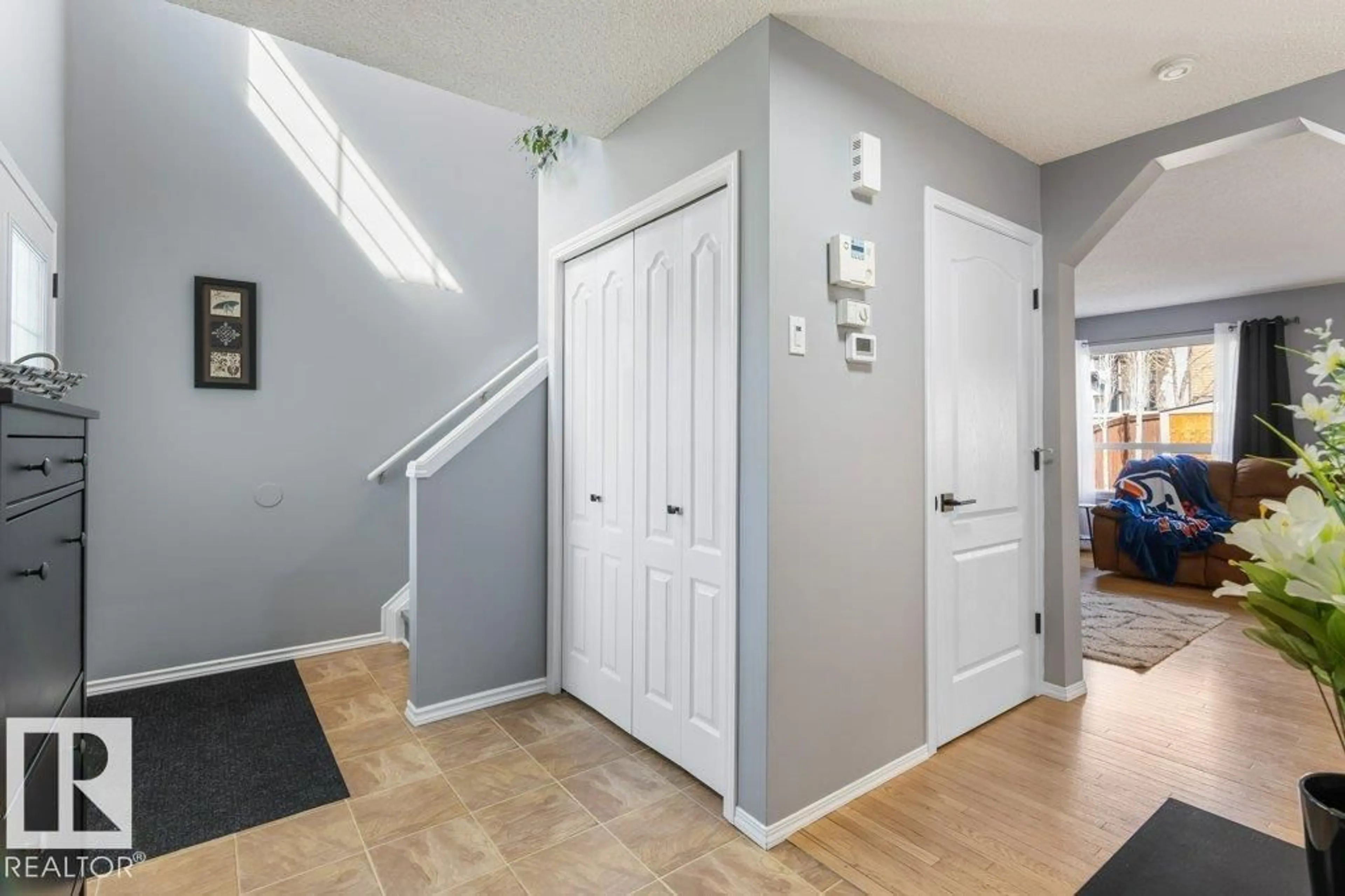 Indoor entryway for 8938 179A AV, Edmonton Alberta T5Z0A6