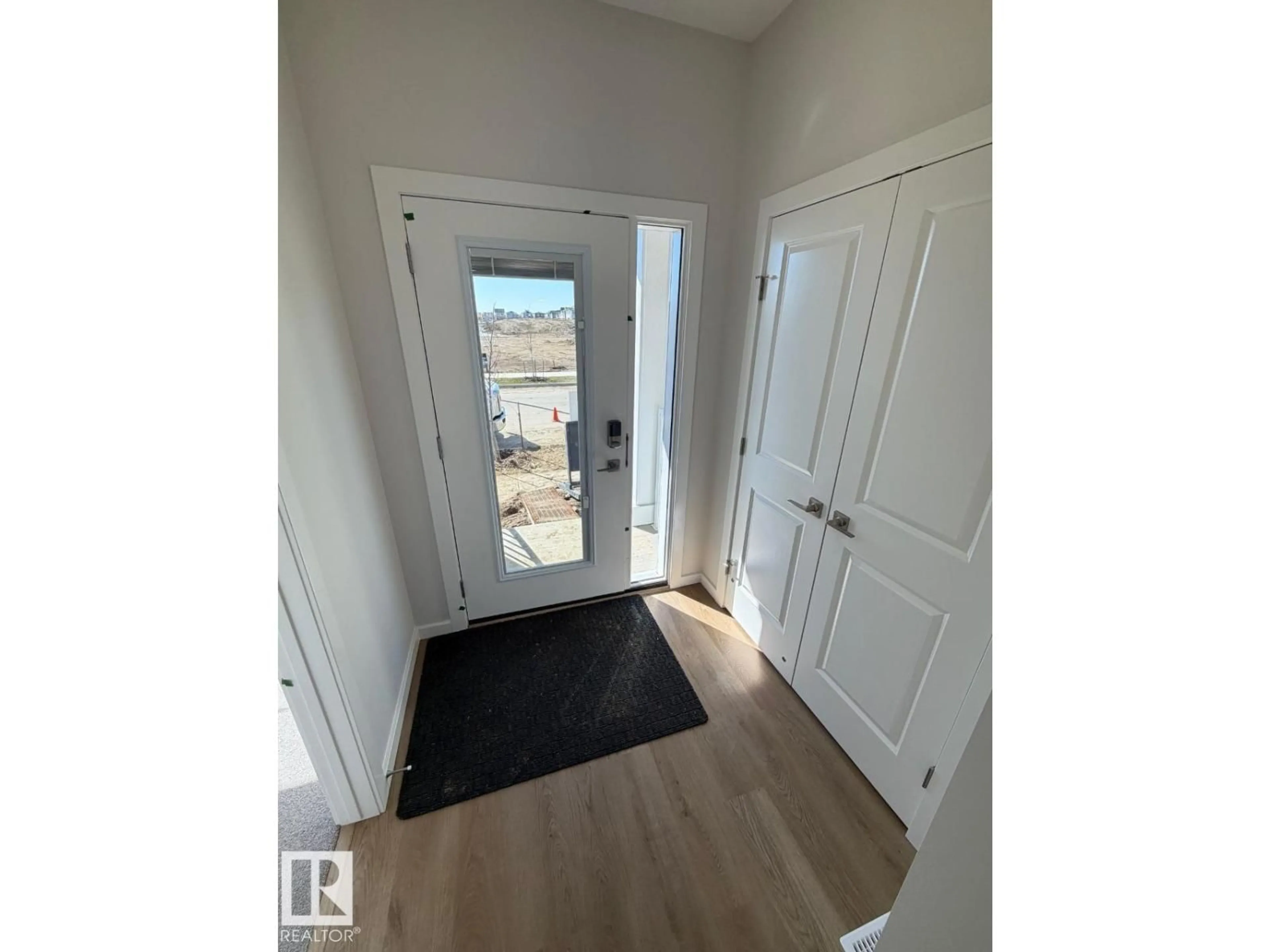 Indoor entryway for 305 EDGEMONT DR, Edmonton Alberta T6M3G7