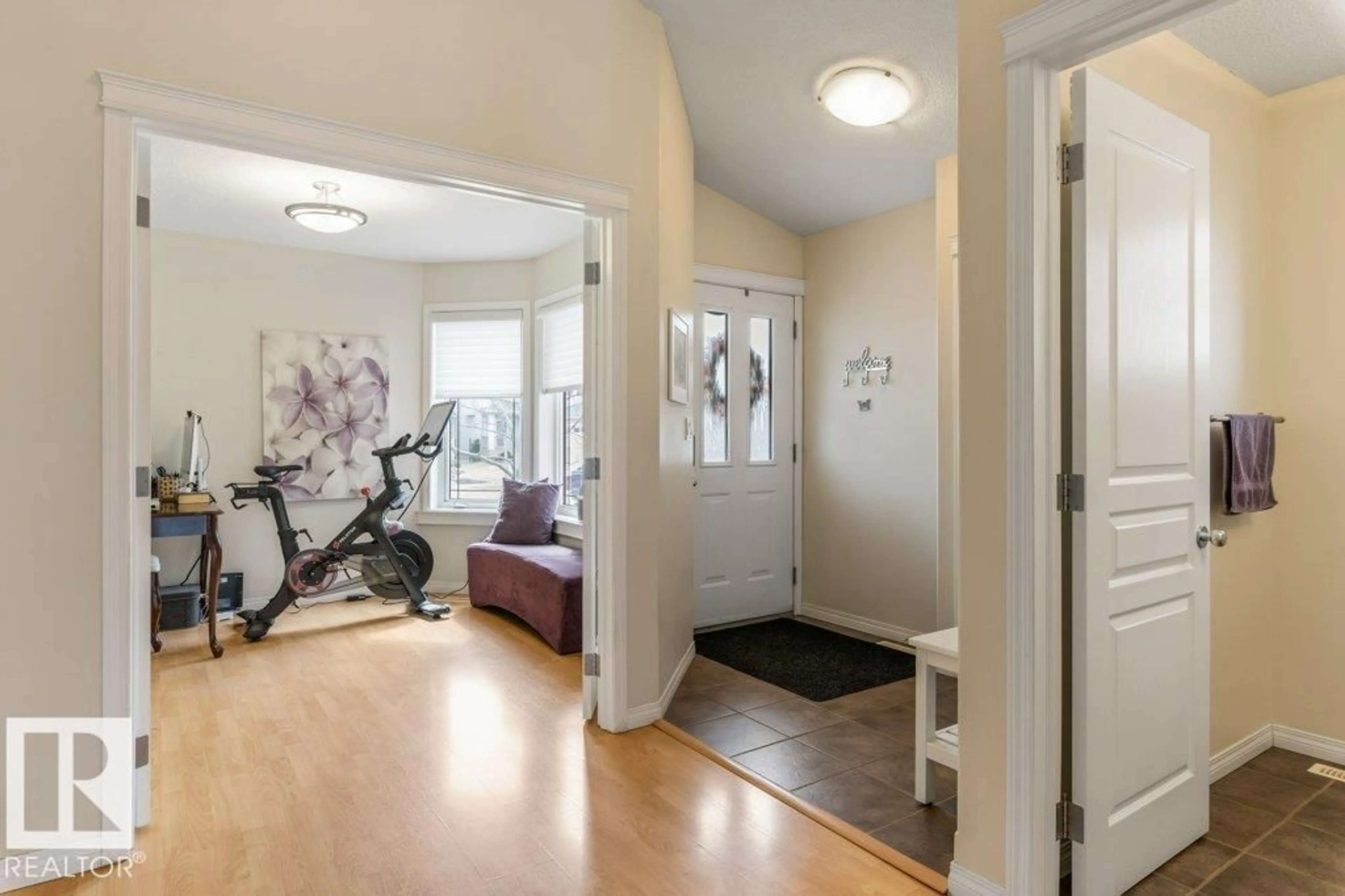 Indoor entryway for 94 EASTGATE WY, St. Albert Alberta T8N7K1
