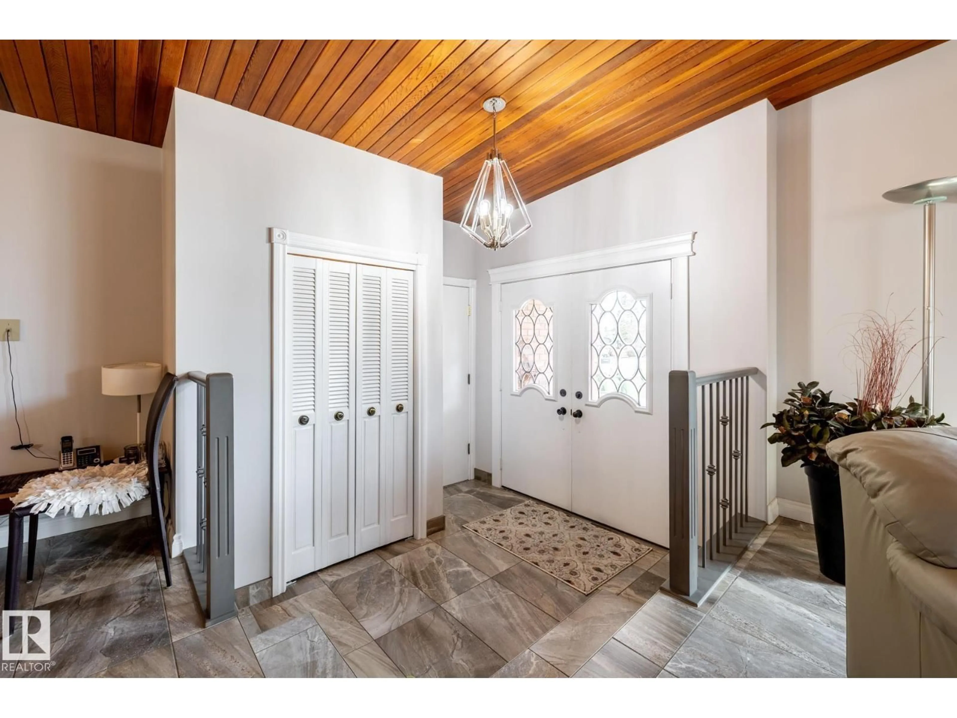 Indoor entryway for 16536 103 ST, Edmonton Alberta T5X2H4
