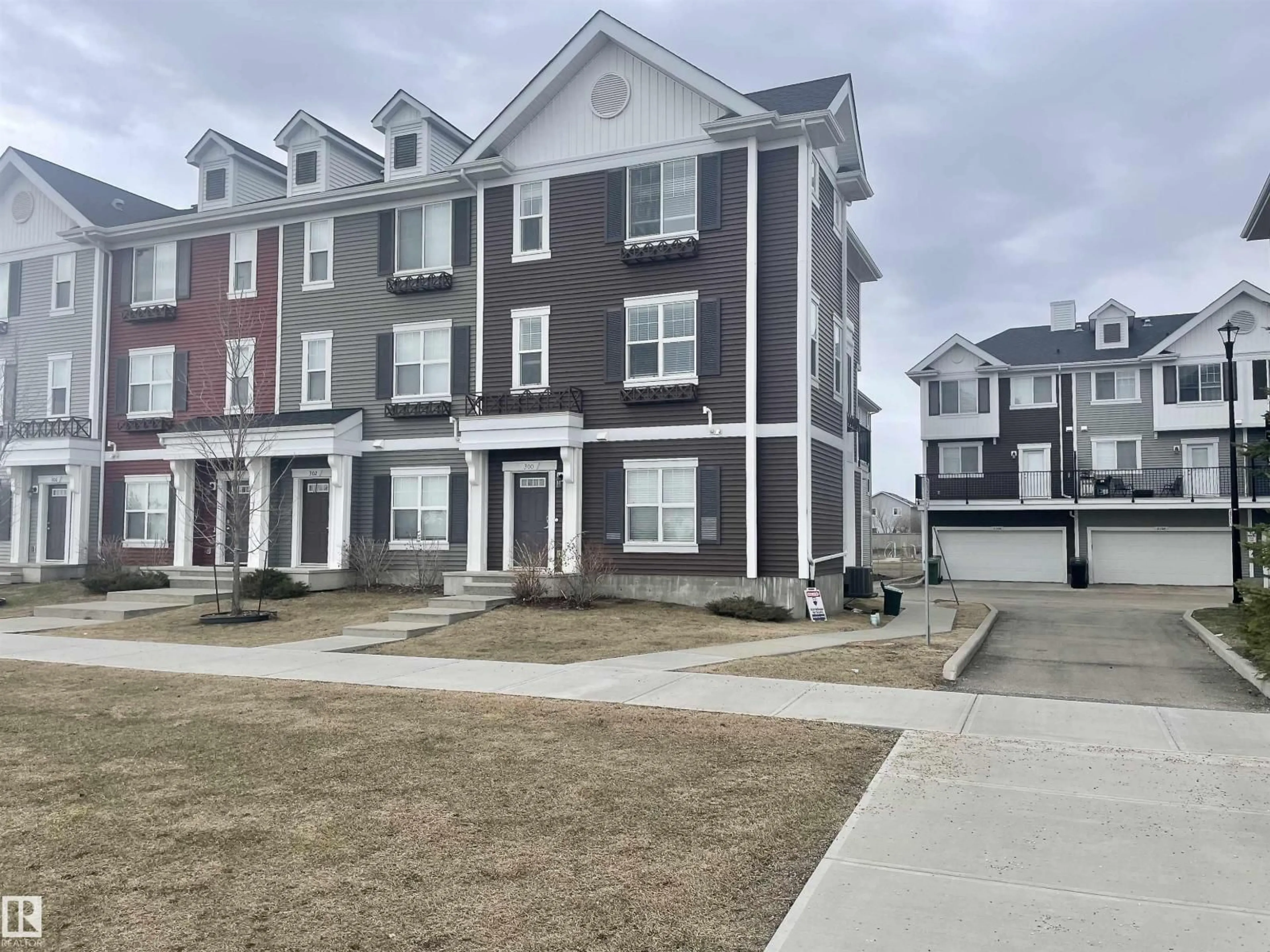 A pic from outside/outdoor area/front of a property/back of a property/a pic from drone, unknown for 300 - 8530 94 ST, Fort Saskatchewan Alberta T8L0C2