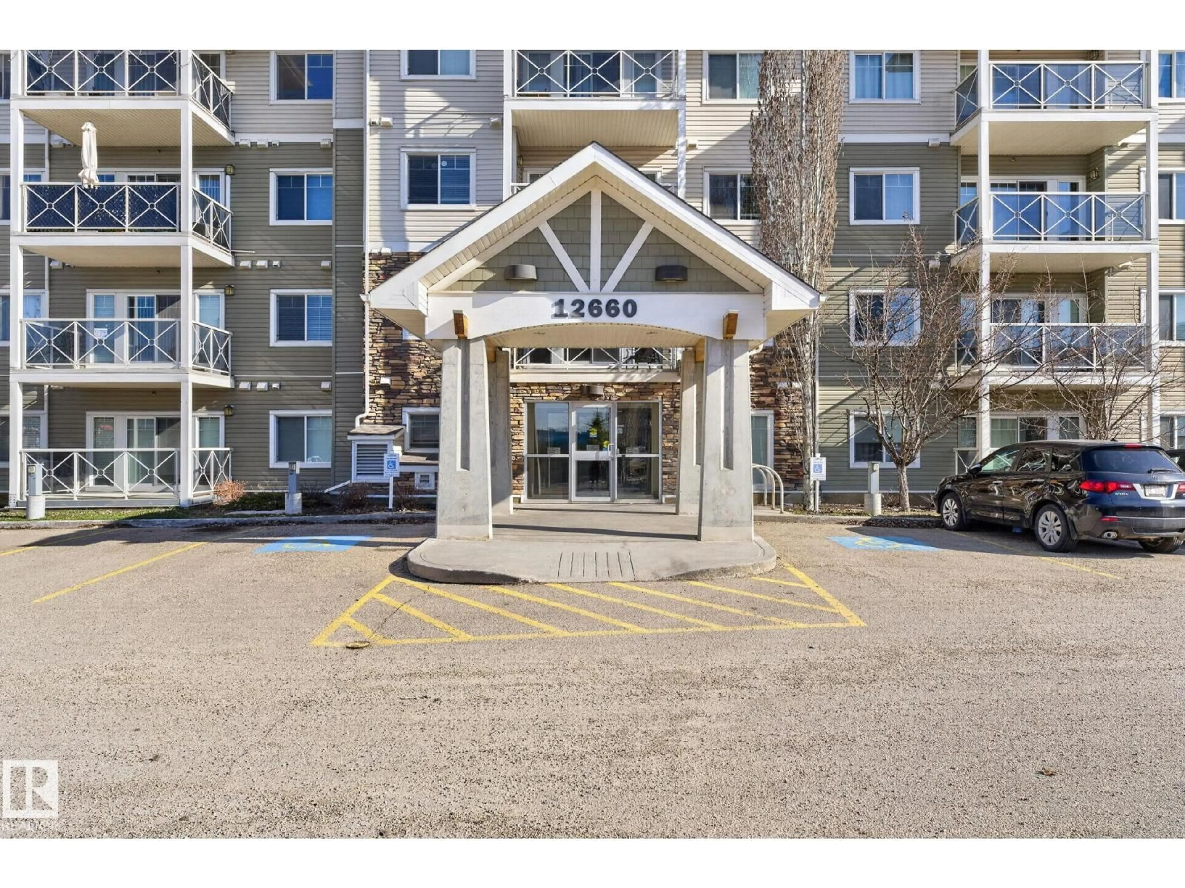 Indoor foyer for 309 - 12660 142 AV, Edmonton Alberta T5X0J5
