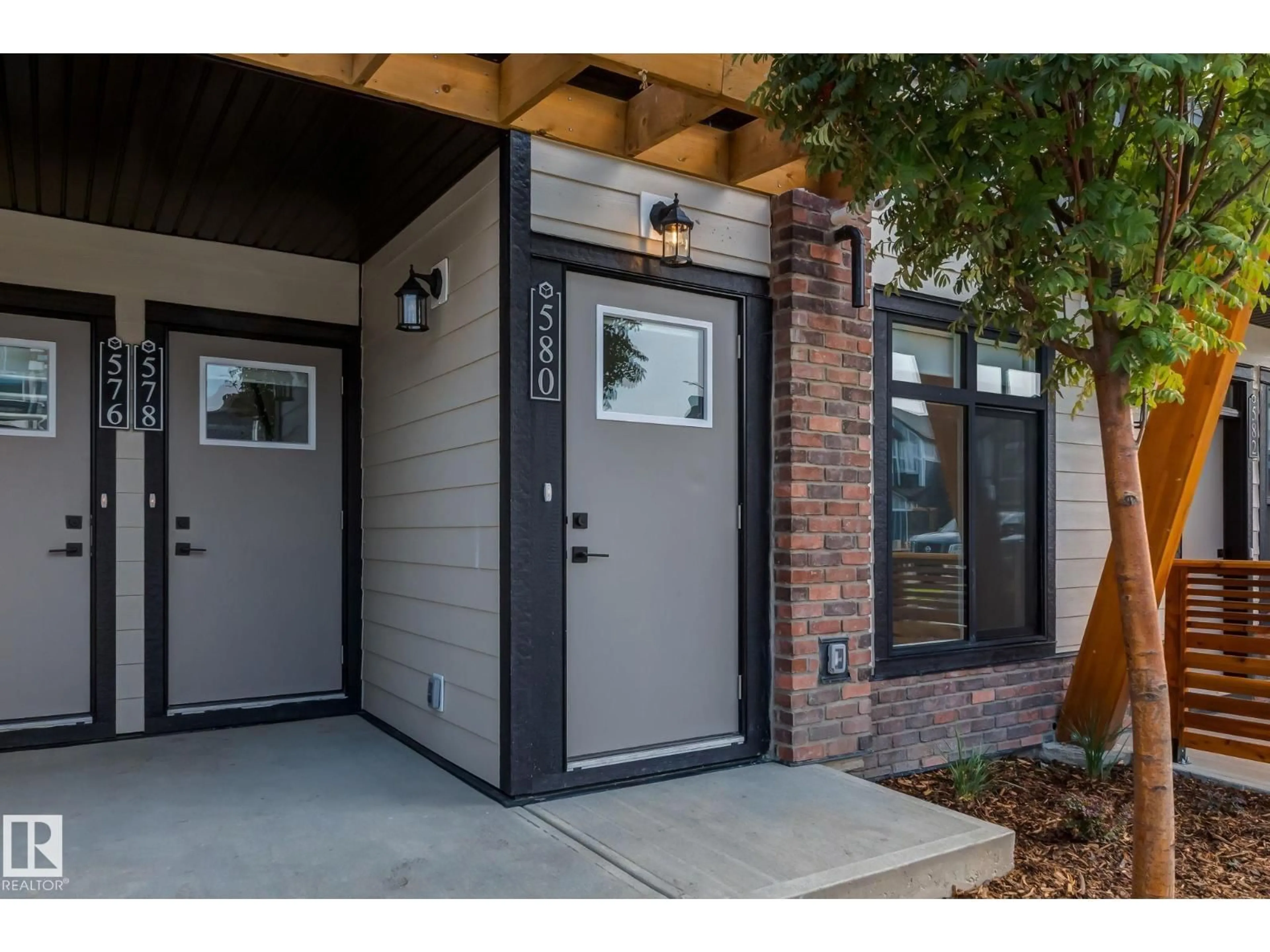 Indoor entryway for #44 - 16231 19 AV, Edmonton Alberta T6W5C6