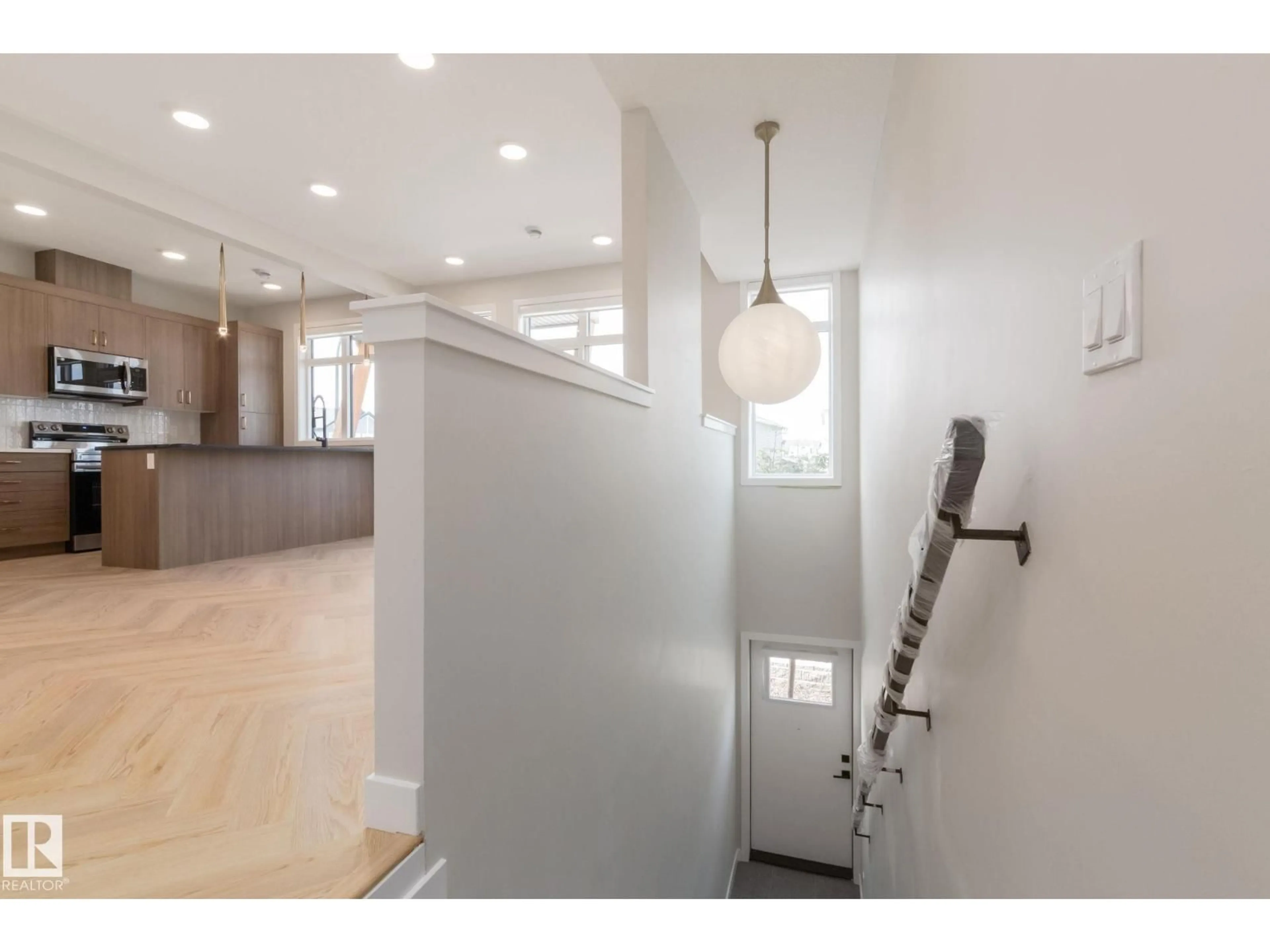 Indoor entryway for #44 - 16231 19 AV, Edmonton Alberta T6W5C6