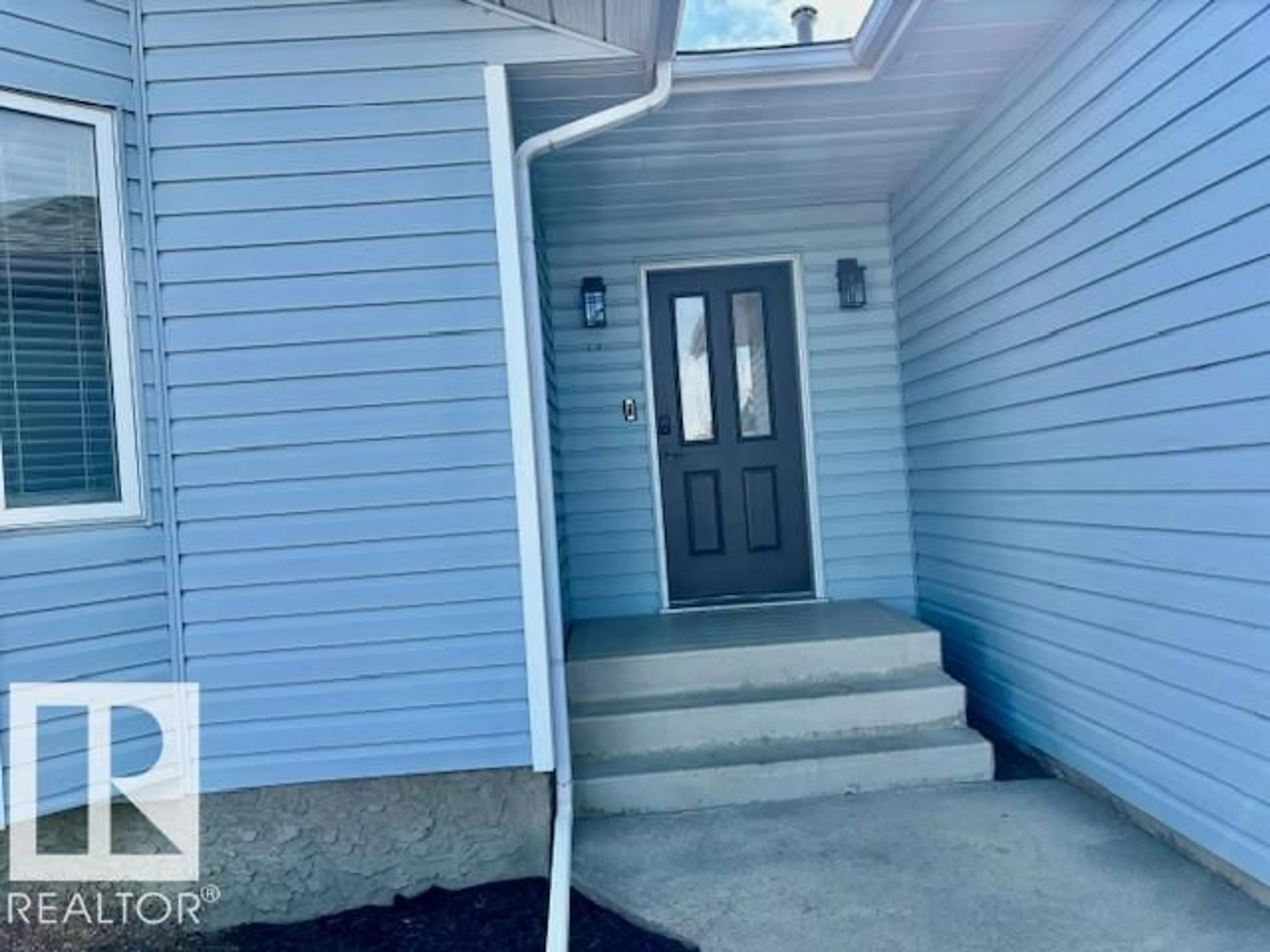 Unknown for 5609 45A ST, Vegreville Alberta T9C1E1