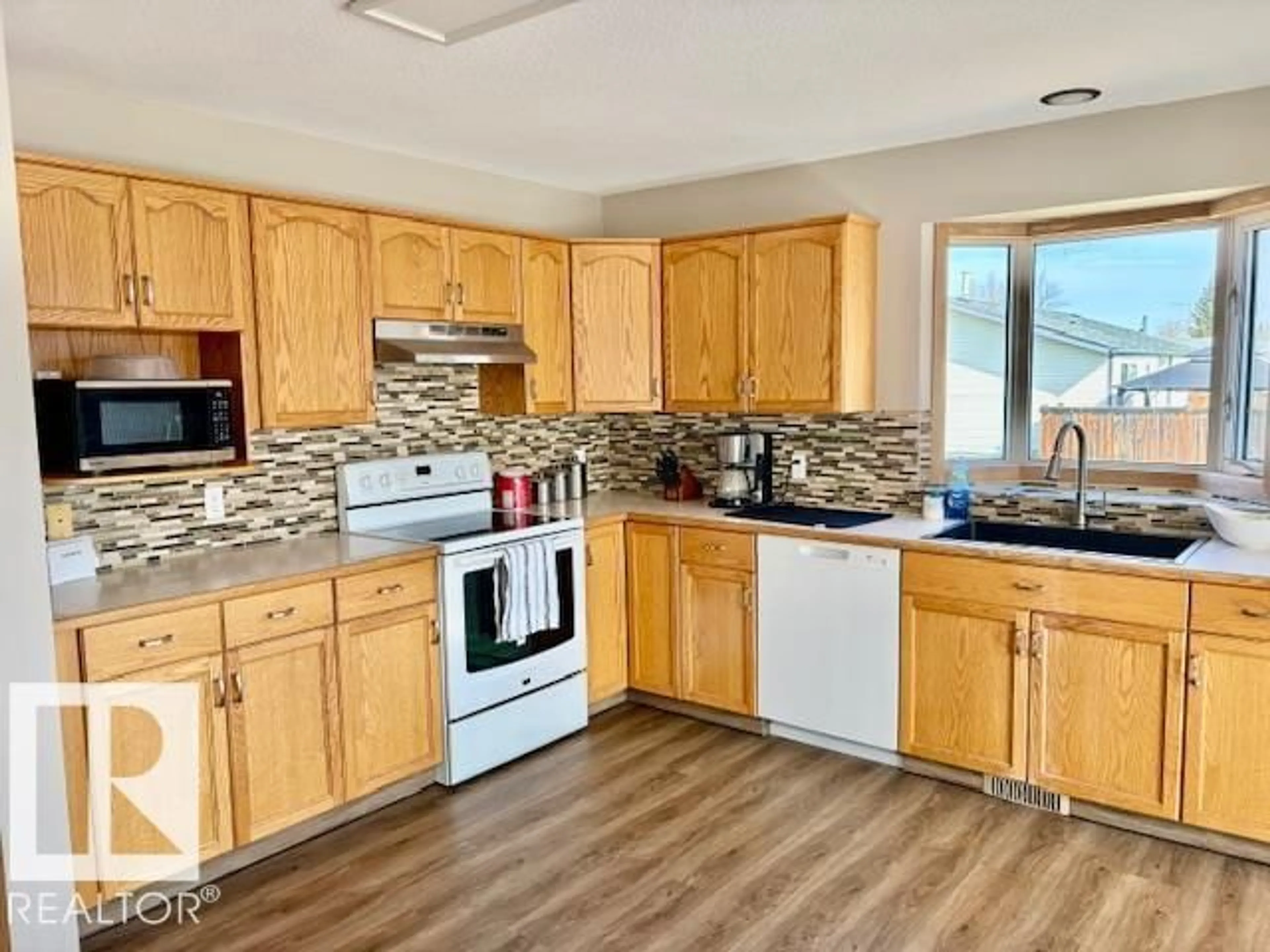 Standard kitchen, unknown for 5609 45A ST, Vegreville Alberta T9C1E1