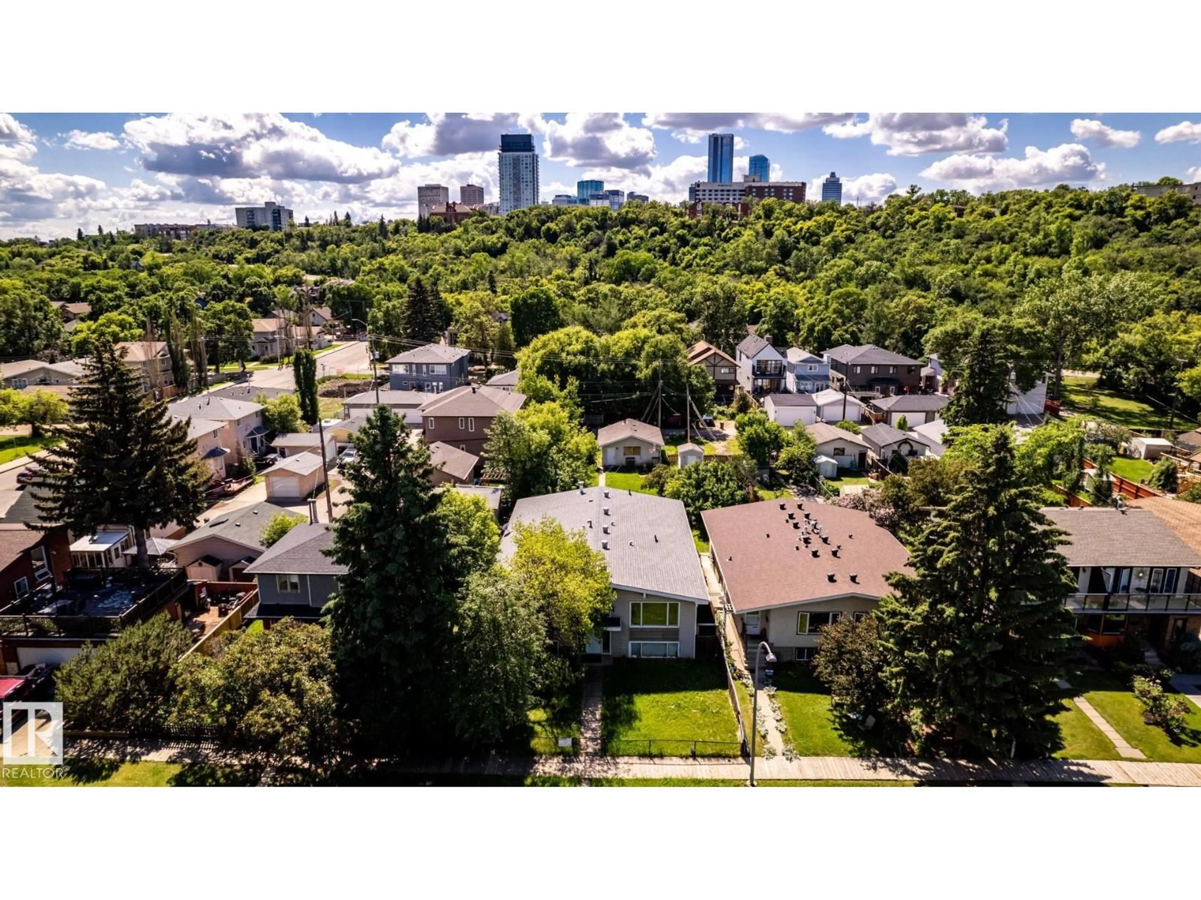 A pic from outside/outdoor area/front of a property/back of a property/a pic from drone, city buildings view from balcony for NW - 10268 87 ST, Edmonton Alberta T5H1N6