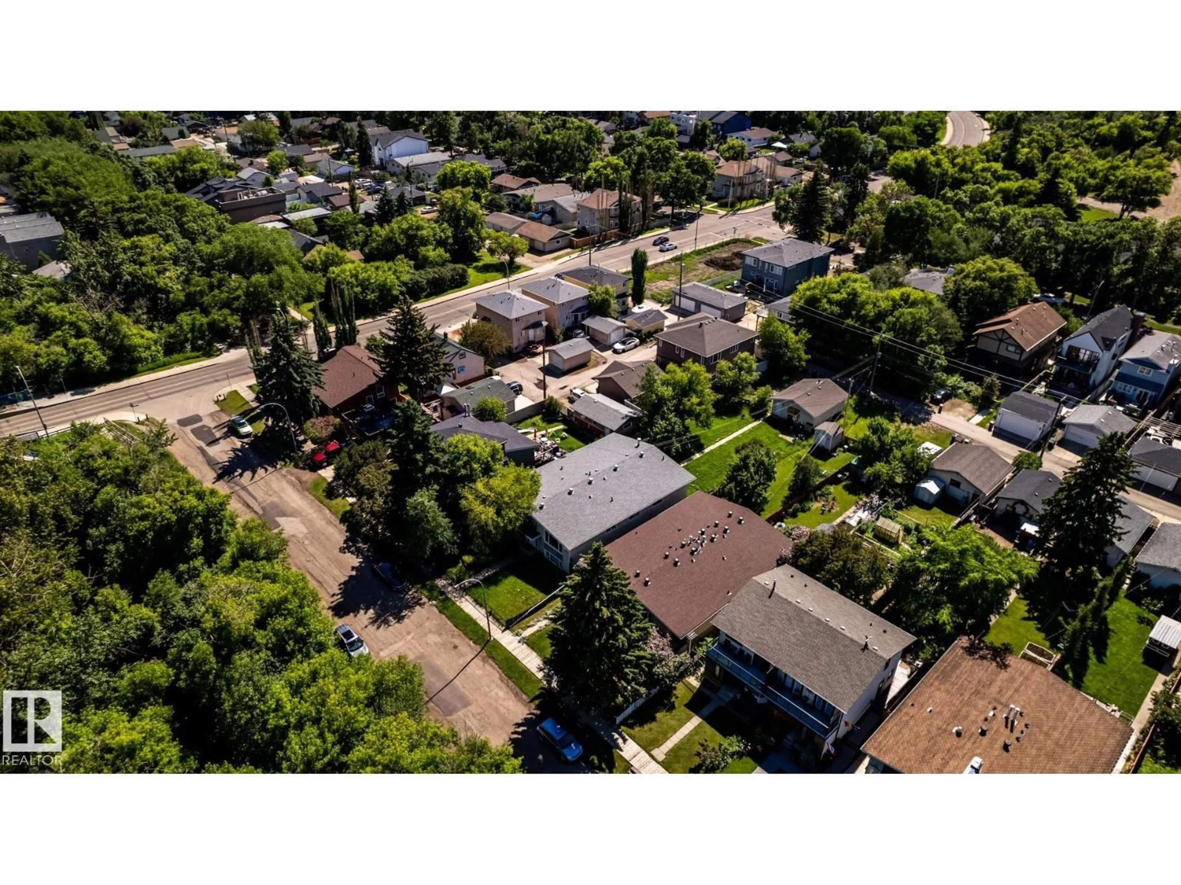 A pic from outside/outdoor area/front of a property/back of a property/a pic from drone, street for NW - 10268 87 ST, Edmonton Alberta T5H1N6